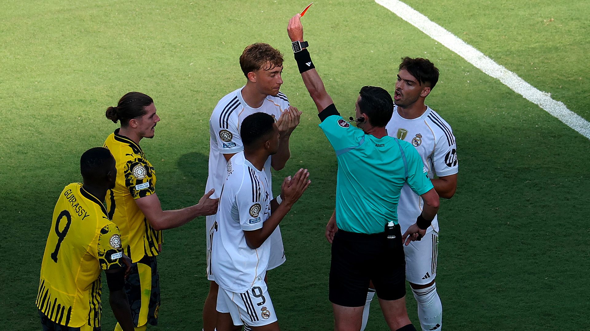 Huijsen Real Madrid espulso Dortmund 2026