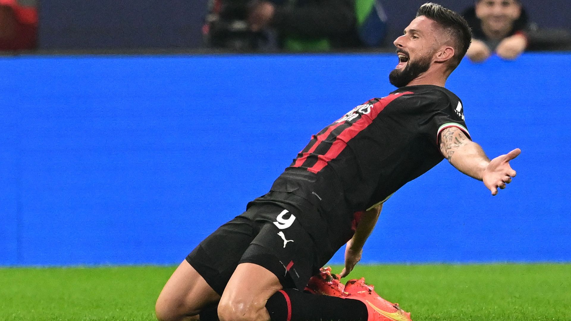 OLIVIER GIROUD MILAN CHAMPIONS LEAGUE 02112022