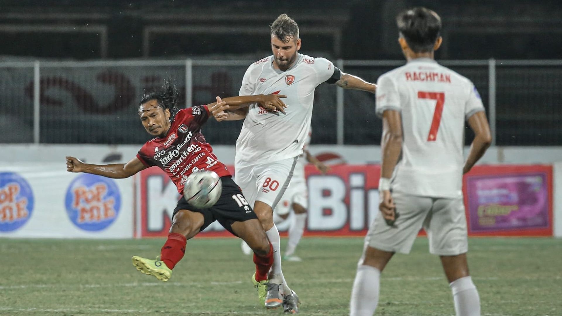 Hariono - Wiljan Pluim - Bali United vs PSM
