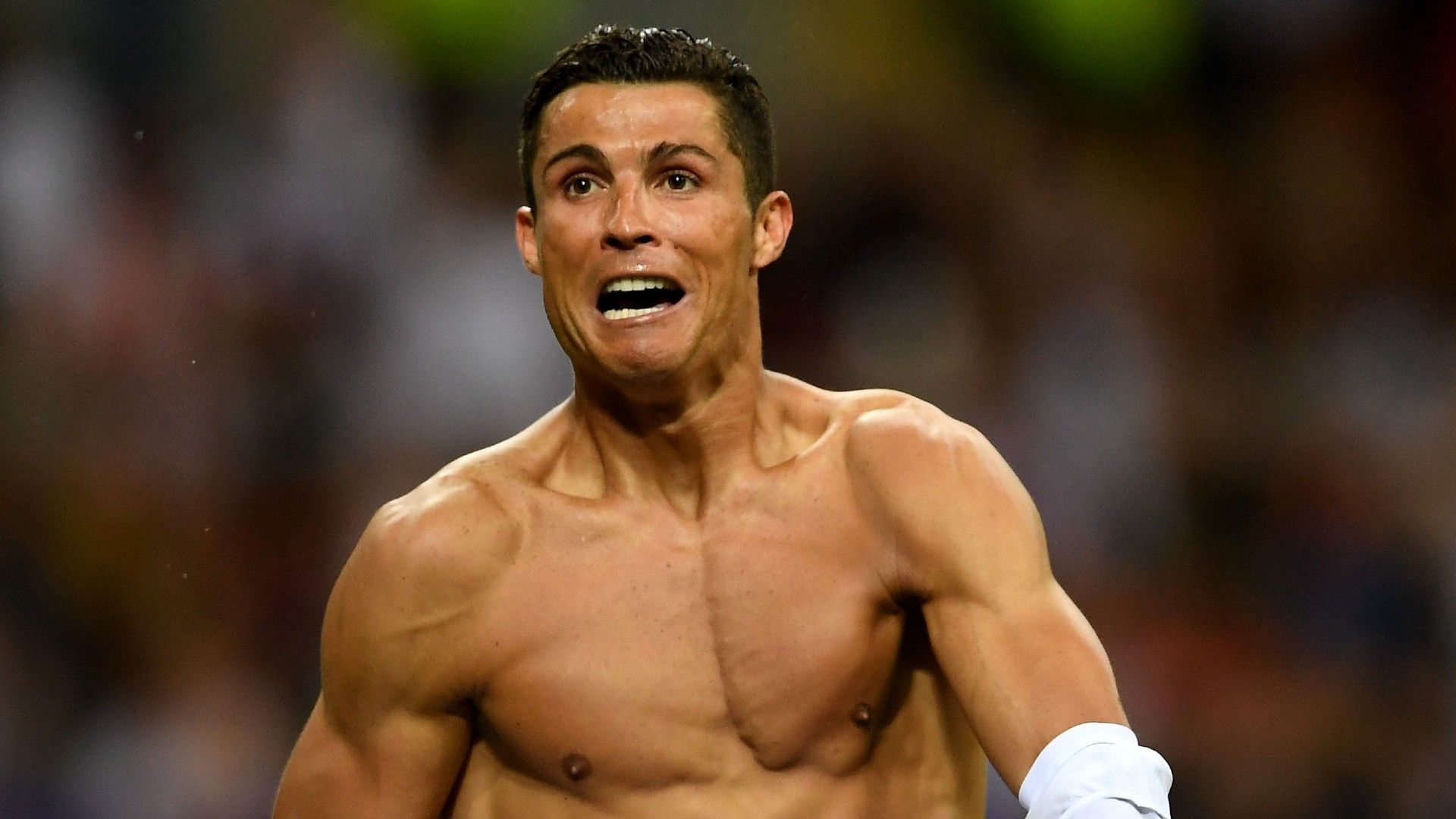 Cristiano Ronaldo no shirt Real Madrid 2016