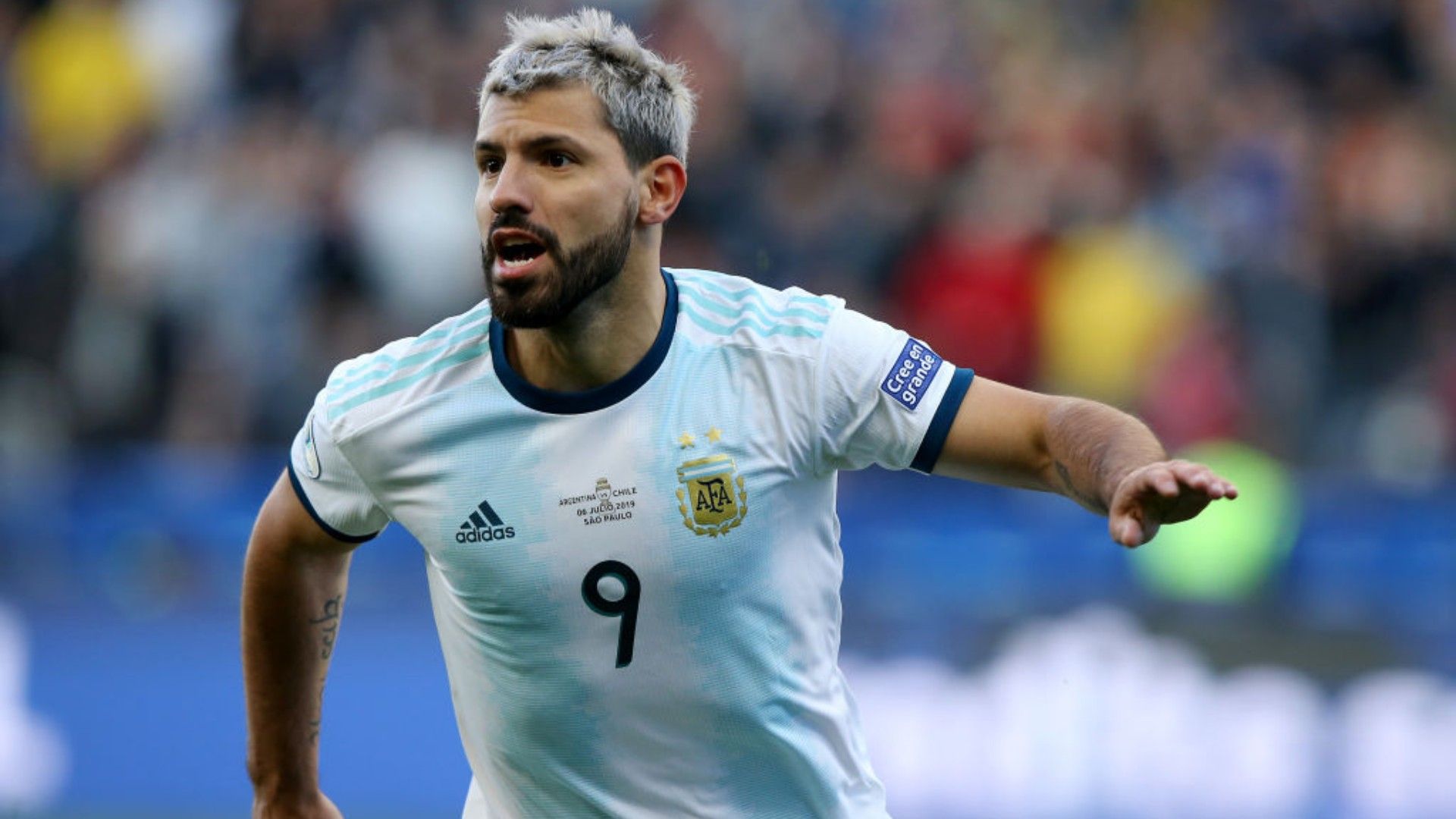 kun agüero en un partido con argentina
