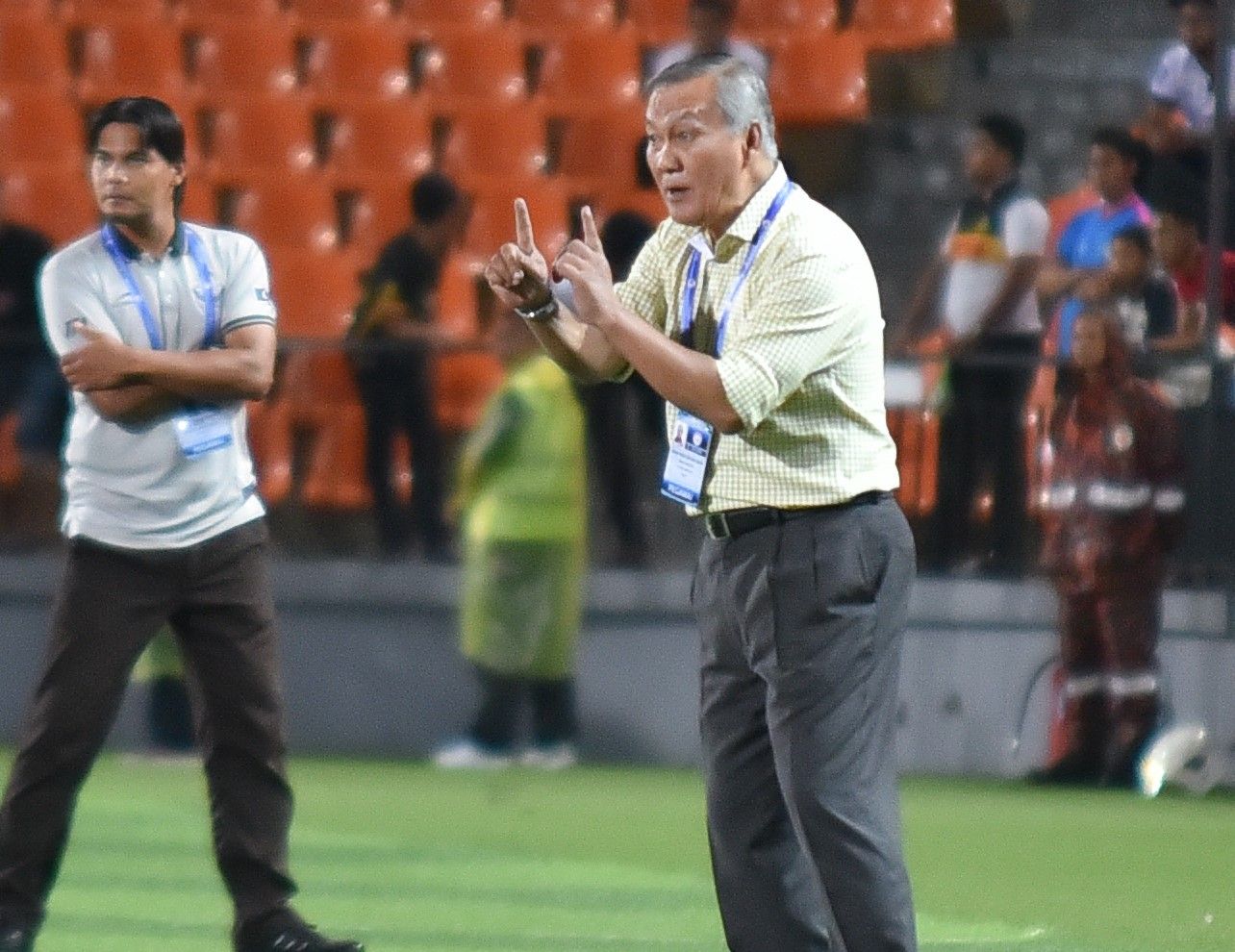 Felda United head coach Irfan Bakti (foreground) during his team's match against Terengganu 20/7/2016