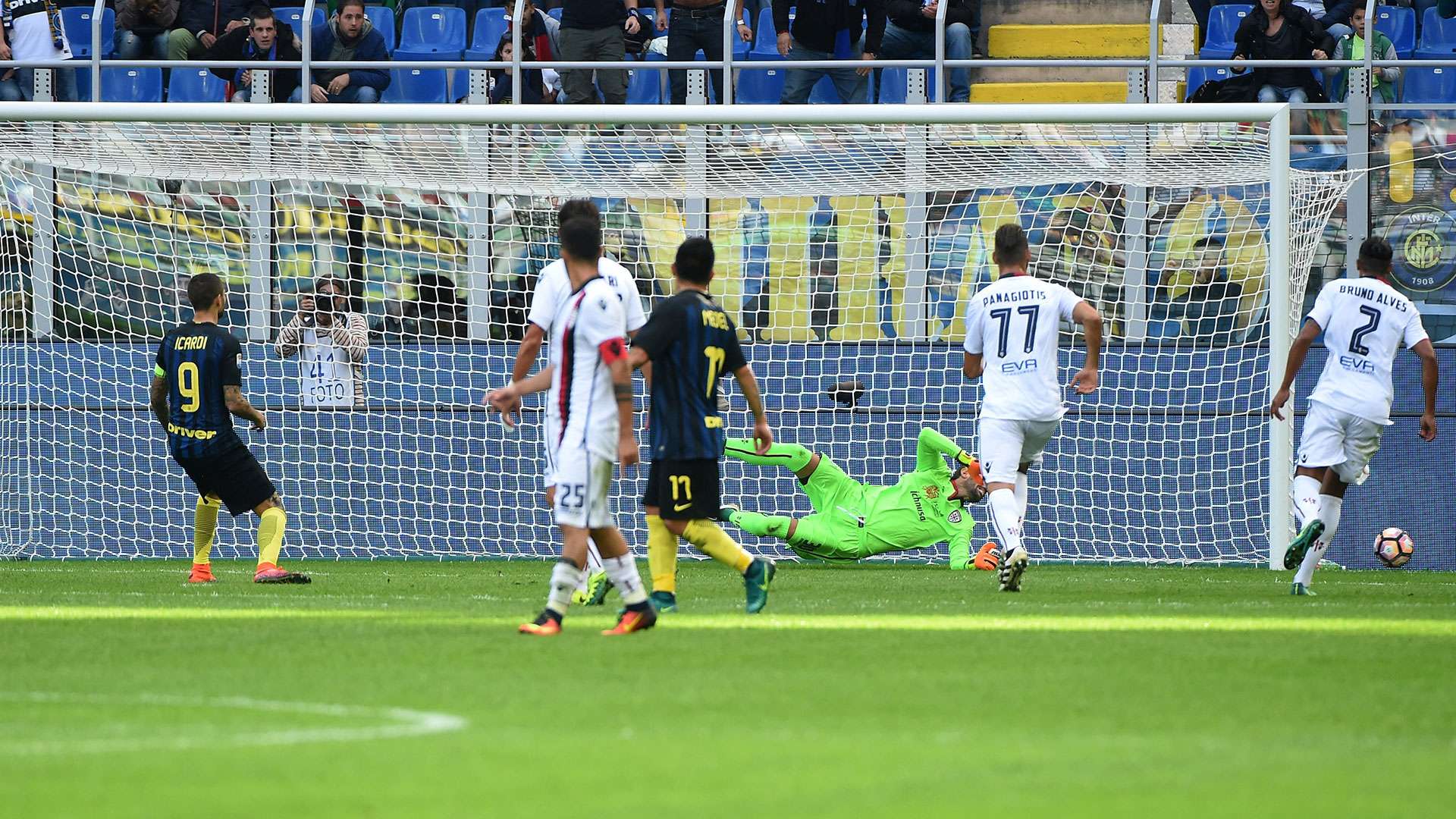 Mauro Icardi Inter Cagliari penalty