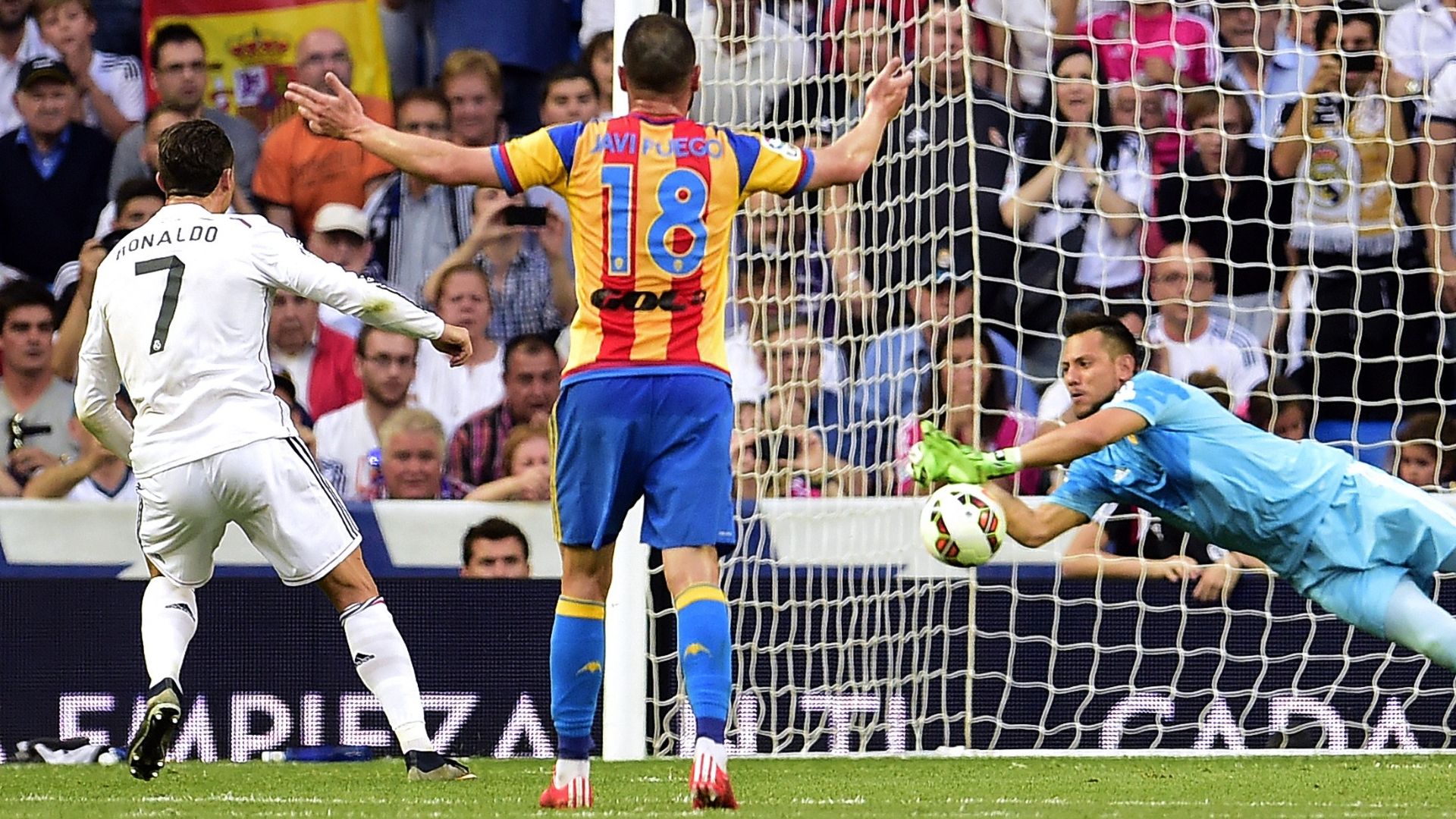 Cristiano Ronaldo Diego Alves Real Madrid Valencia