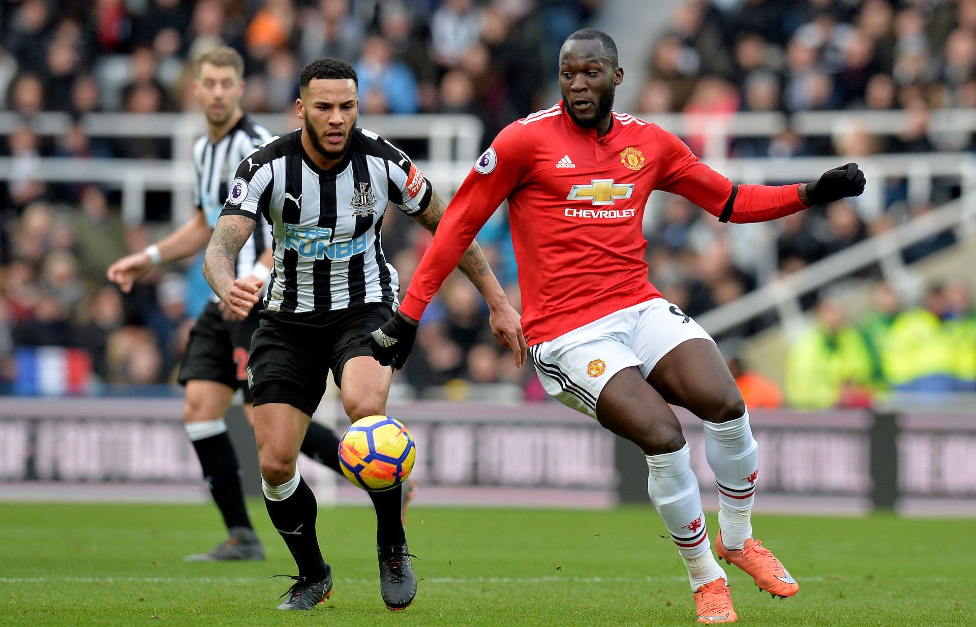 Jamaal Lascelles vs. Romelu Lukaku