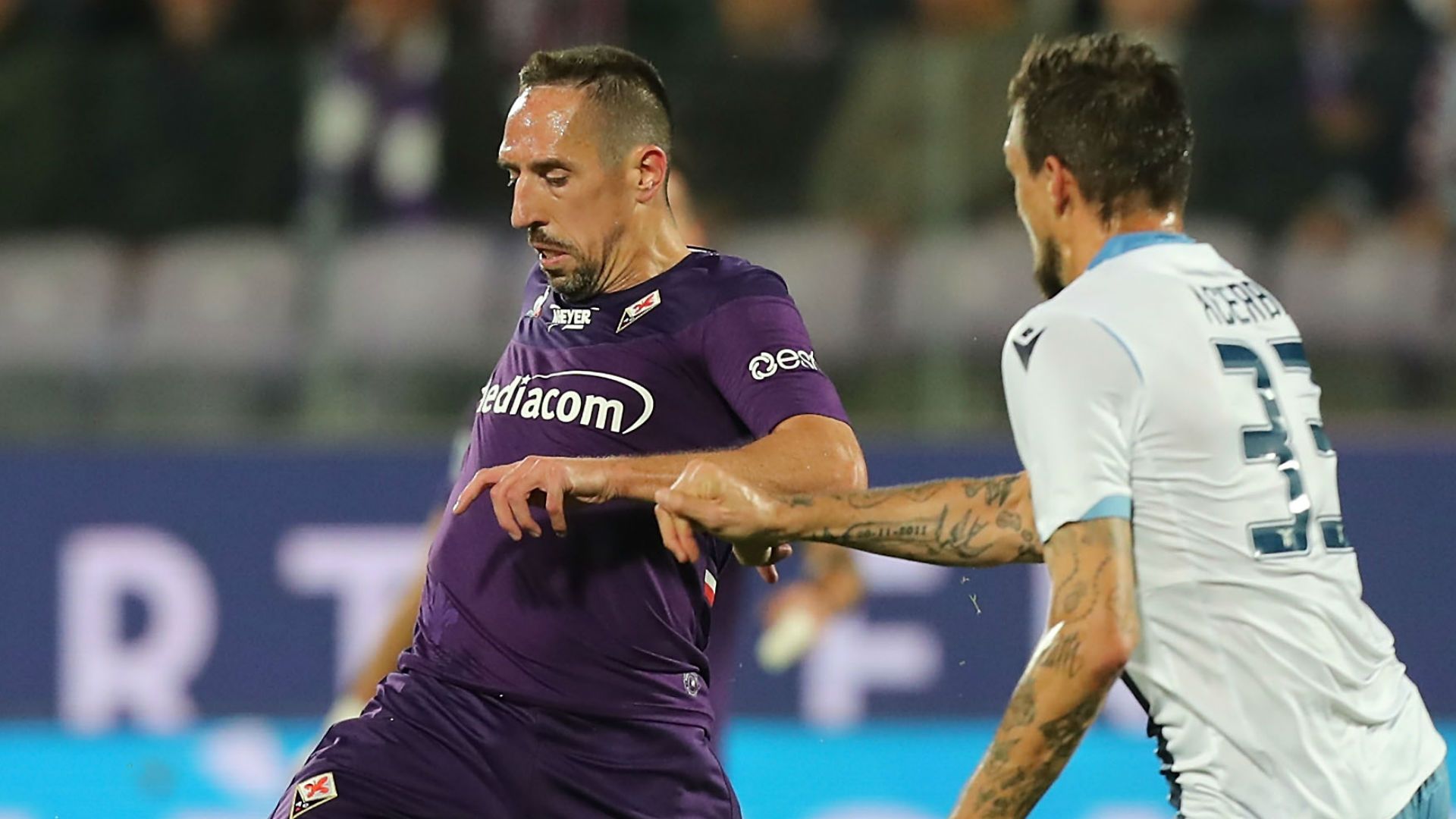 Franck Ribery. Ribery xô đẩy trọng tài. Serie A. Fiorentina 1-2 Lazio. Tin tức bóng đá. Trực tiếp bóng đá. Trực tiếp Serie A. Bong da. Tin bong da the thao. Goal Vietnam.