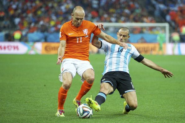 Arjen Robben vs Javier Mascherano