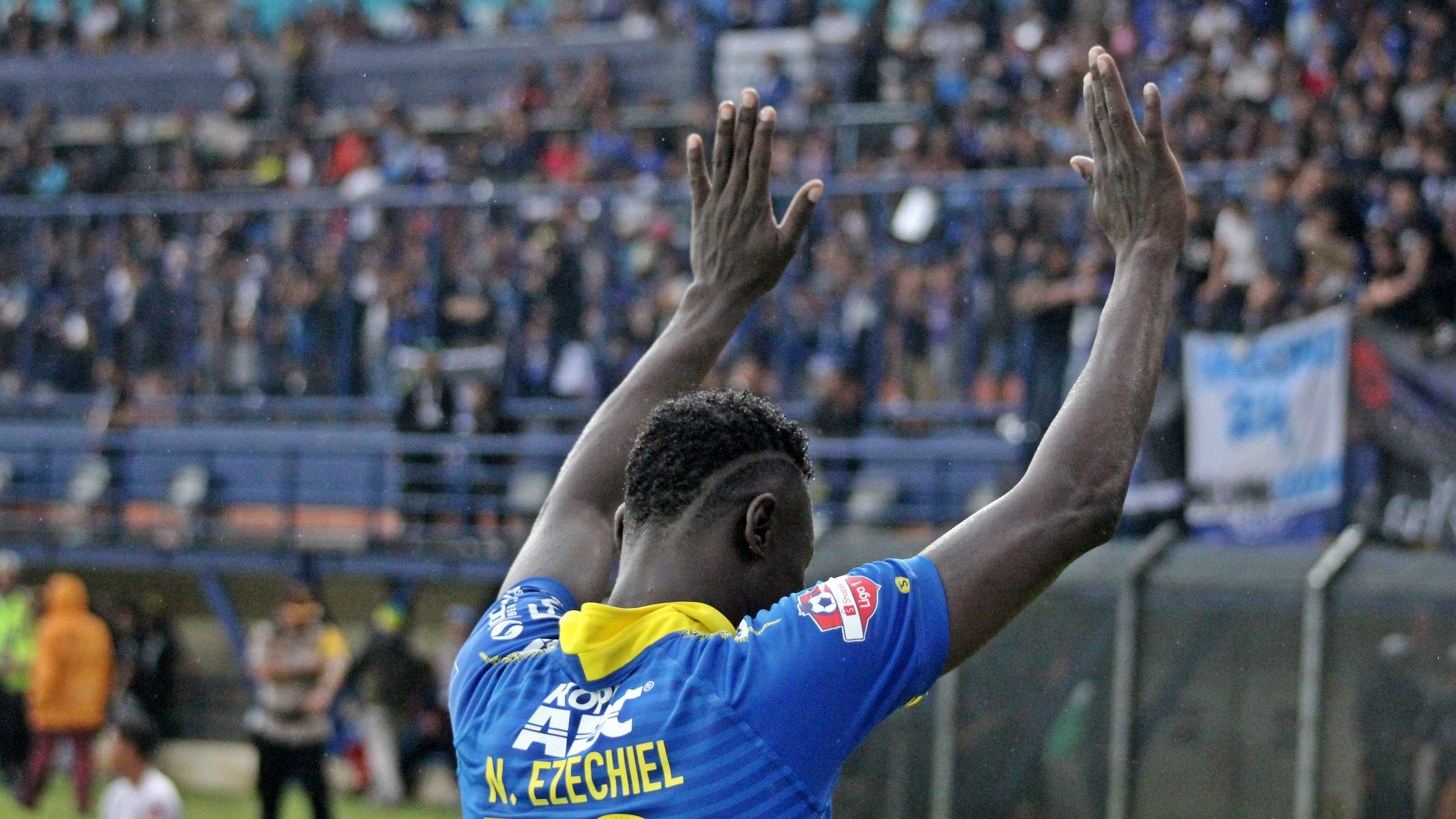 Ezechiel N'Douassel - Persib Bandung