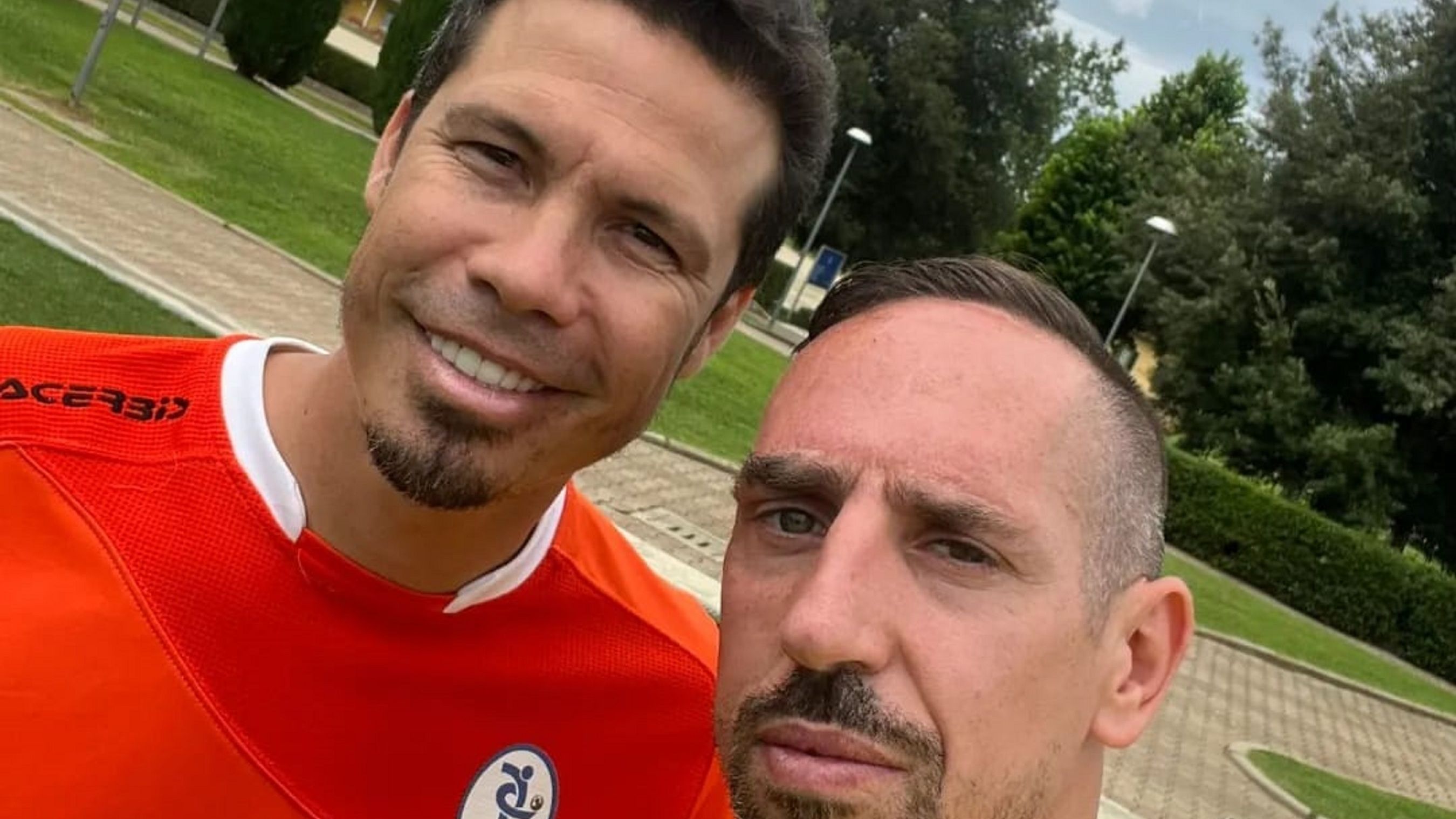 Hernanes e Ribèry em curso da UEFA