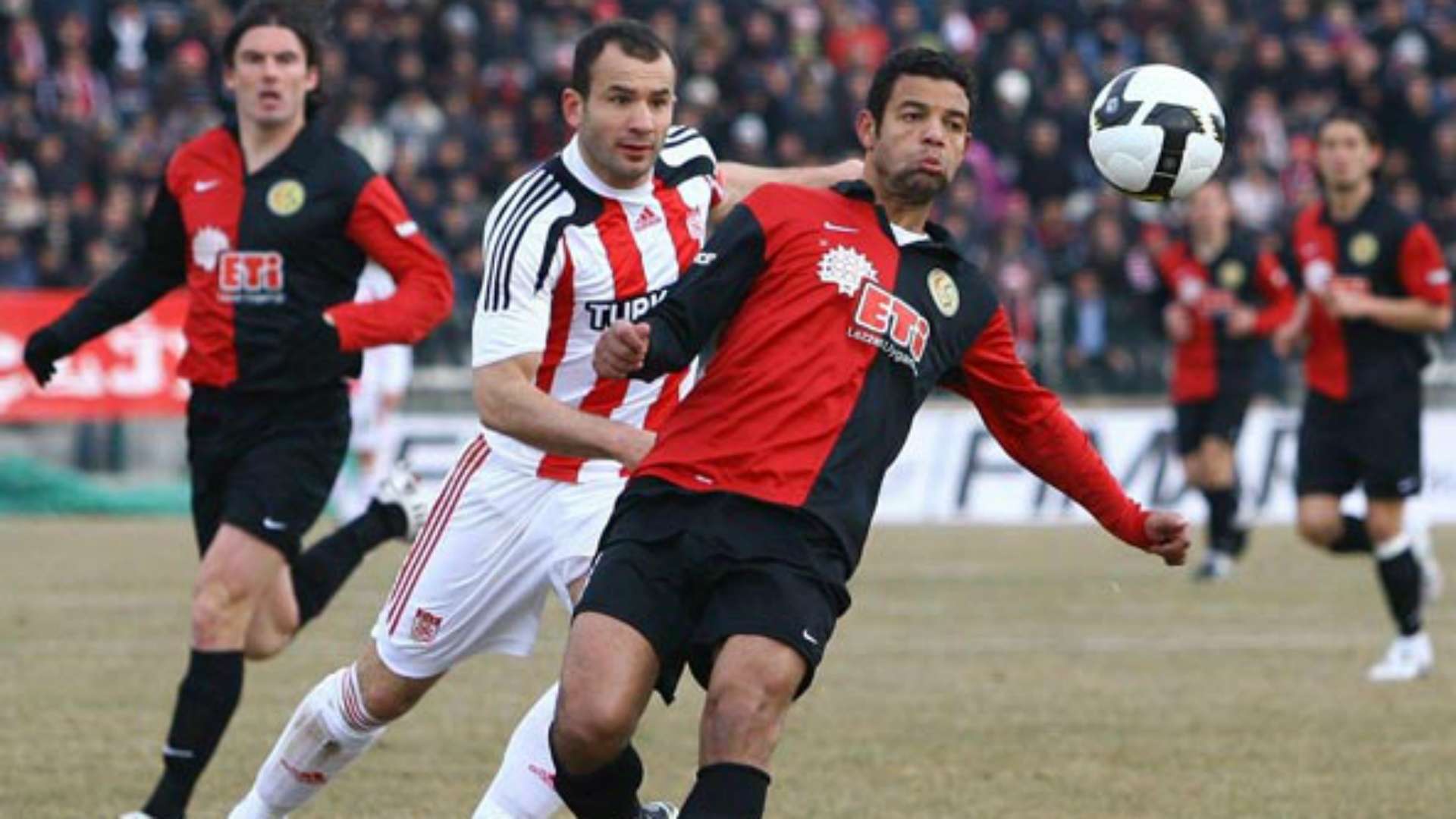 عبد الظاهر السقا: لاعبو منتخب مصر كانوا مصابين بإنفلونزا الخنازير بأمم  إفريقيا 2010 | مصر Goal.com