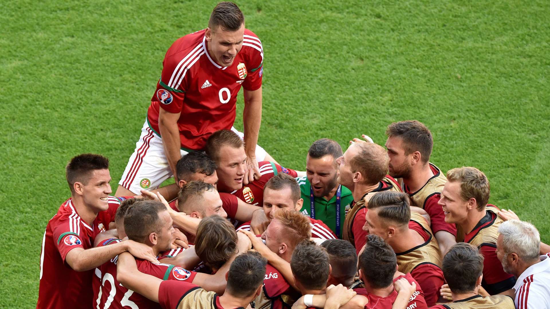 Hungary Portugal HD 220616