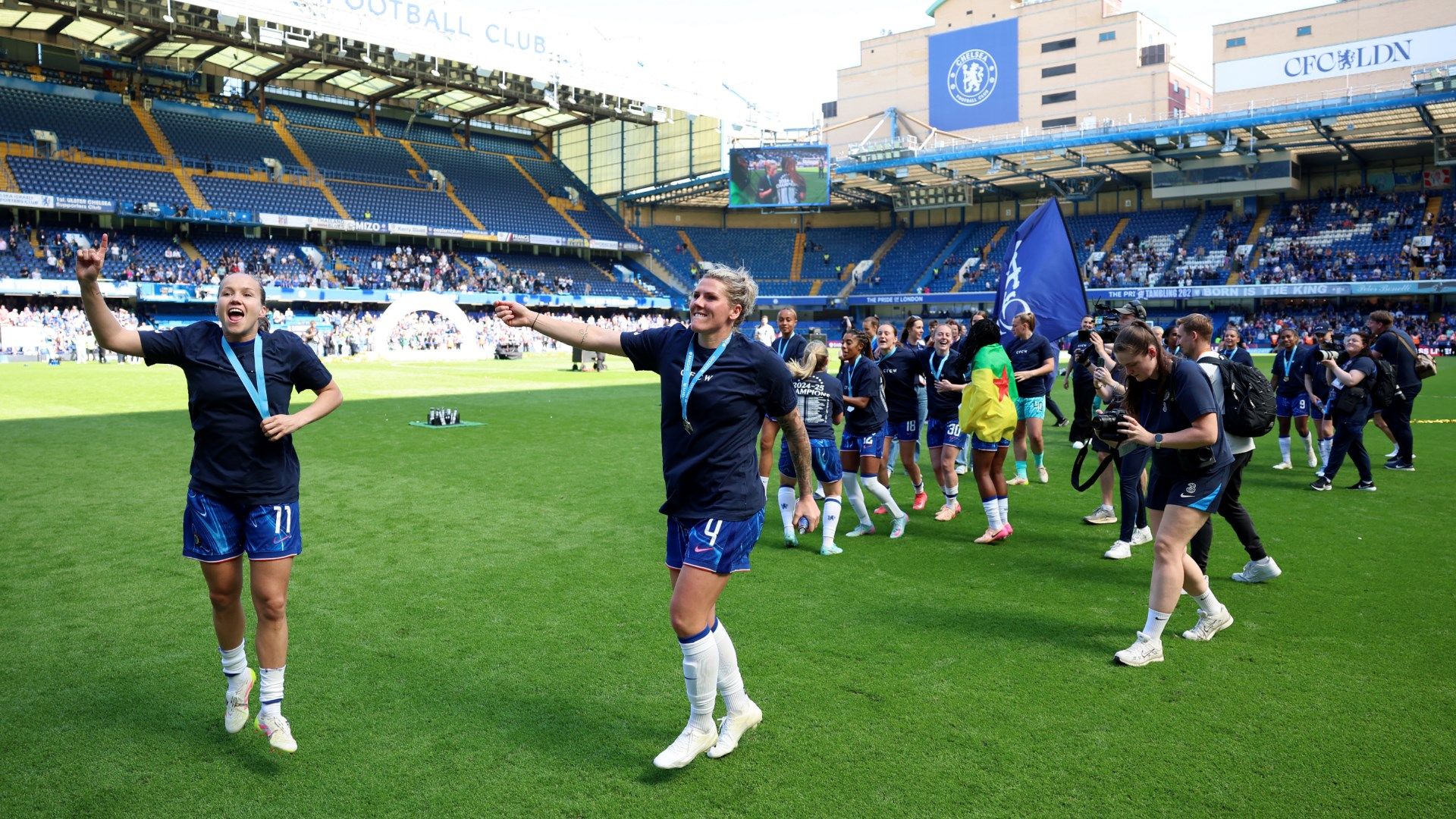 Chelsea Women celebrate WSL title 2024-25