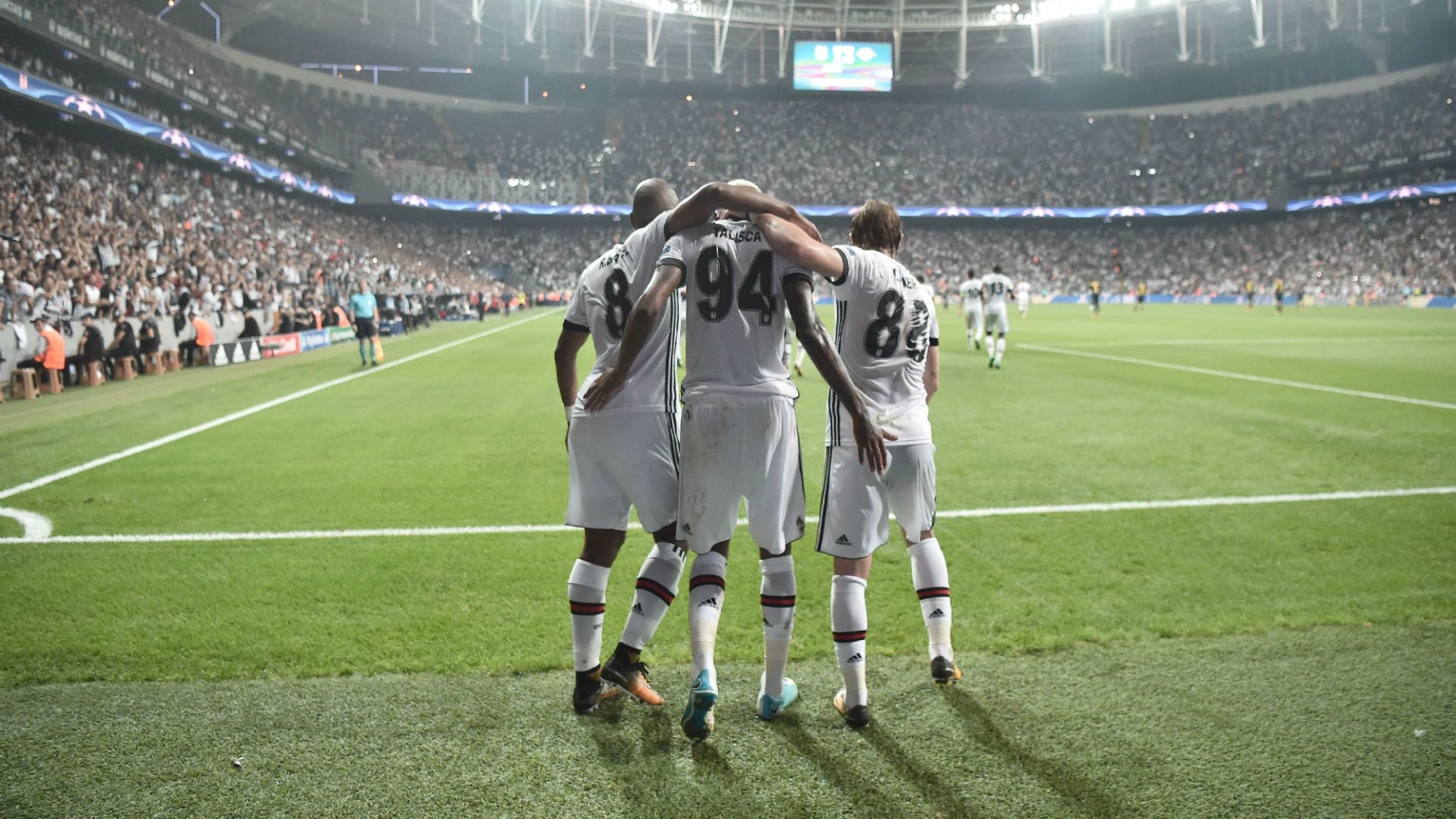 Ryan Babel Anderson Talisca Caner Erkin Besiktas UCL Vodafone Park