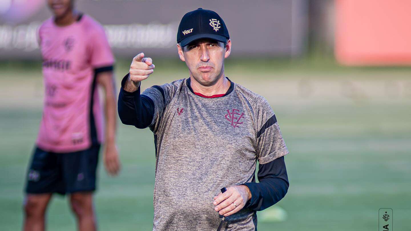 Léo Condé, Vitória