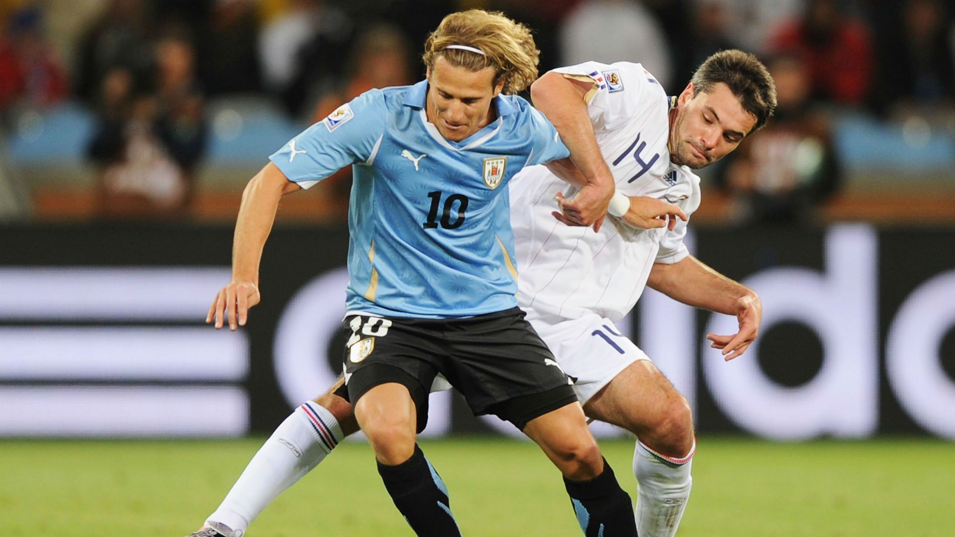 Diego Forlan Jeremy Toulalan