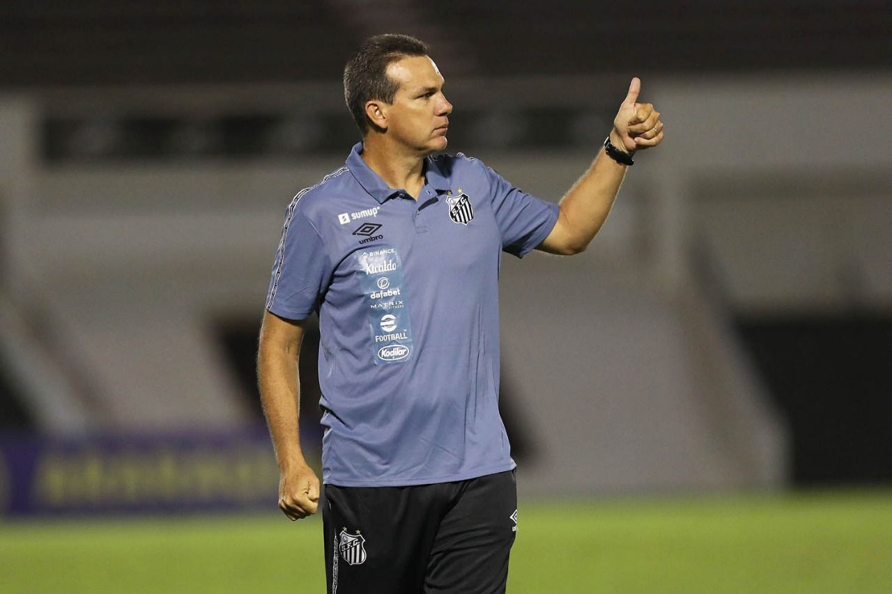 Elder Campos, técnico das divisões de base do Santos