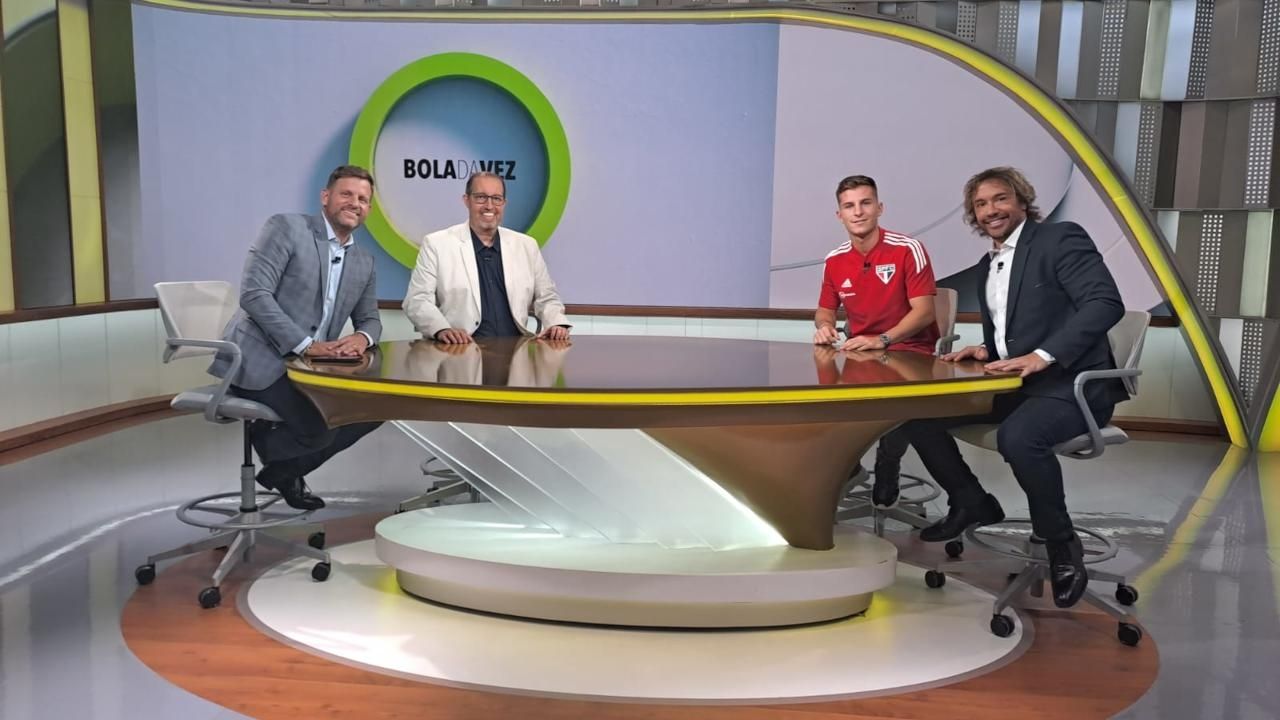 Giuliano Galoppo, do São Paulo, no programa Bola da Vez da ESPN Brasil ao lado de Diego Lugano, André Plihal e Eduardo Affonso