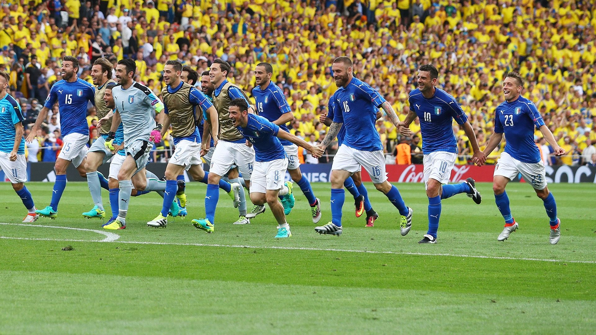 Italy celebrating vs Sweden
