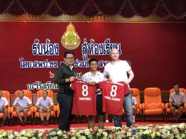 รับน้องสู่ห้องเรียน