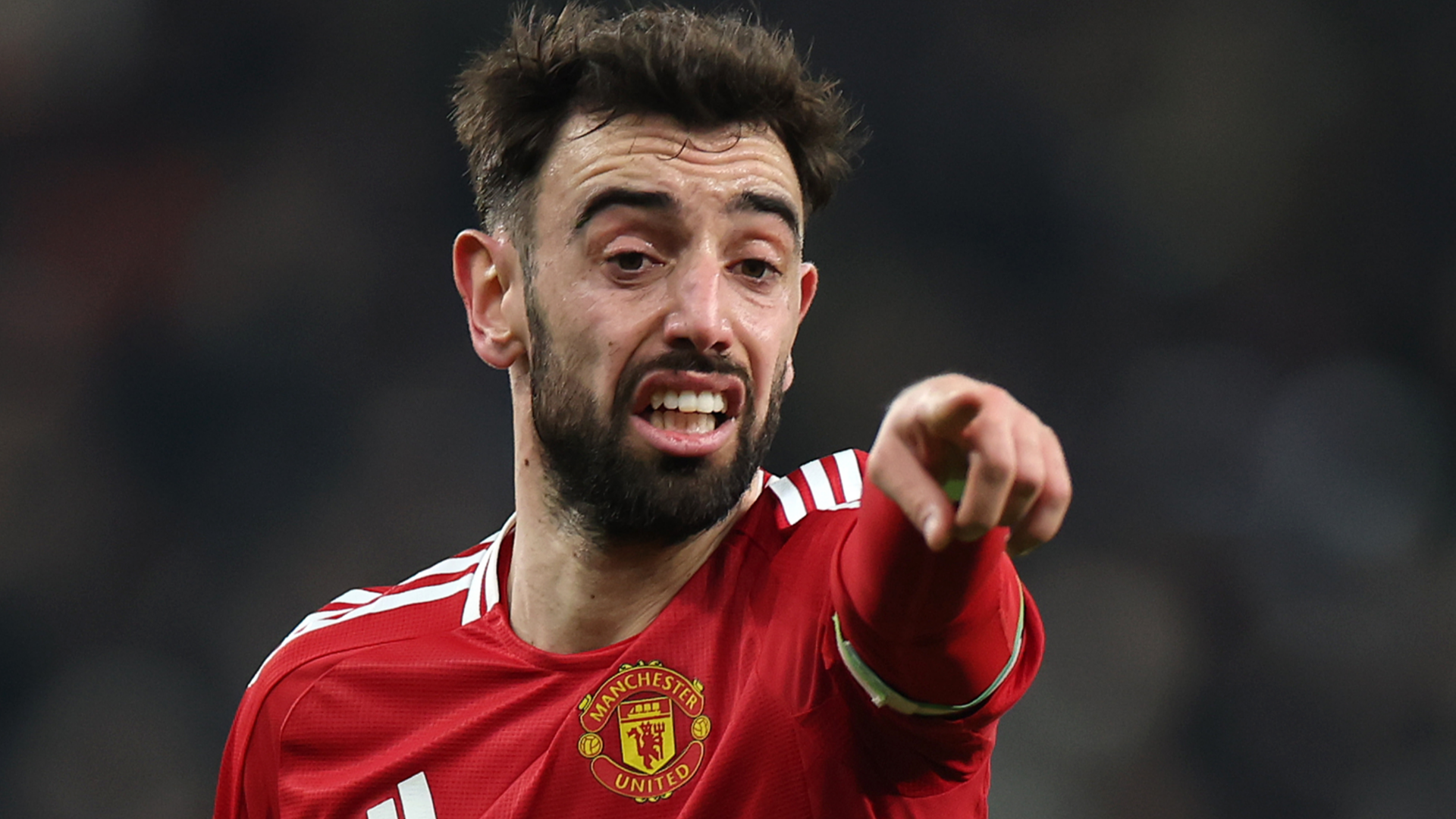 ‘Putting the cones down & handing out bibs’ – Bruno Fernandes told role he’d play in legendary Man Utd squads alongside David Beckham, Roy Keane and Paul Scholes | Goal.com UK