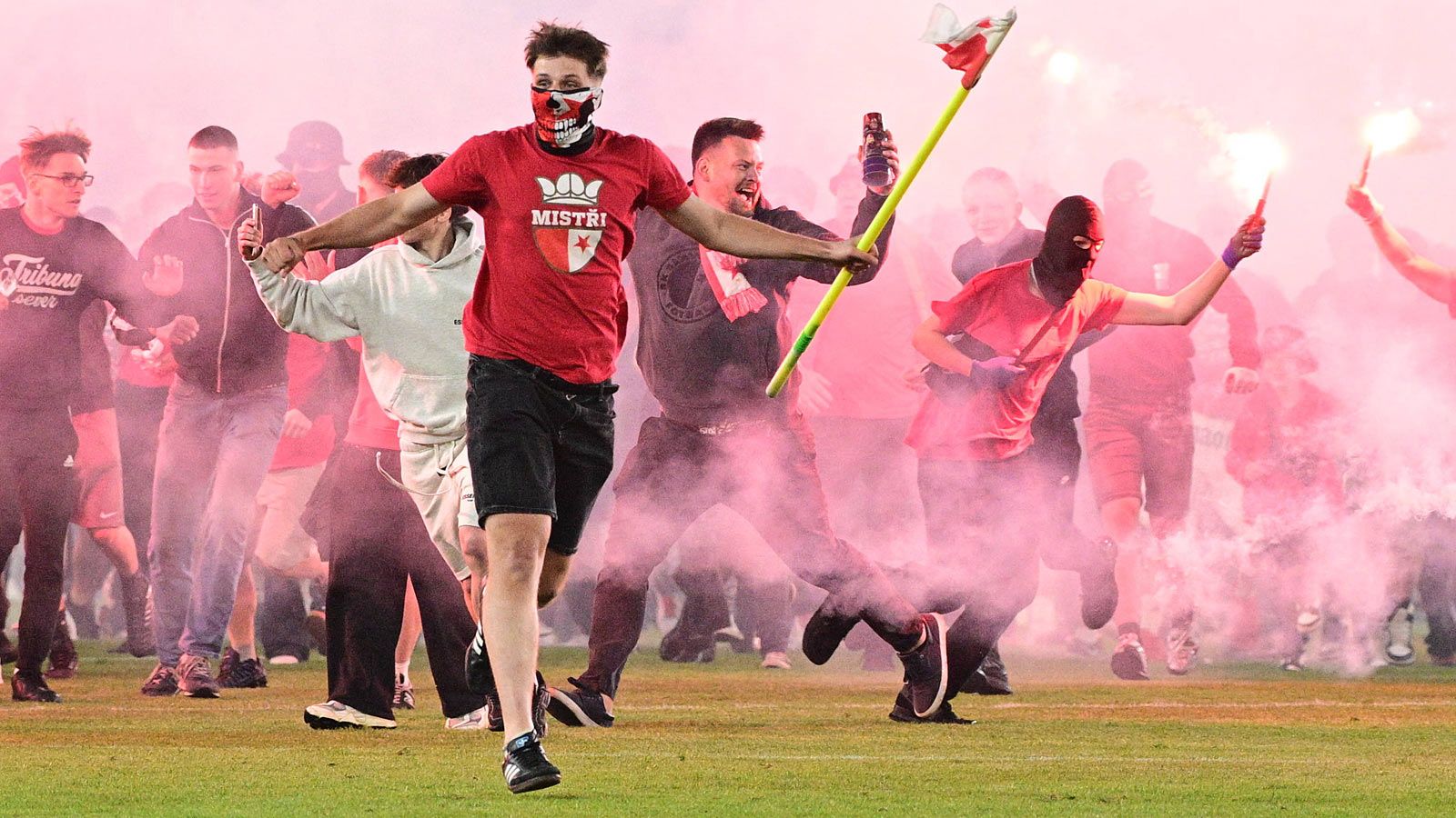 slavia sparta prag ausschreitungen IMAGO