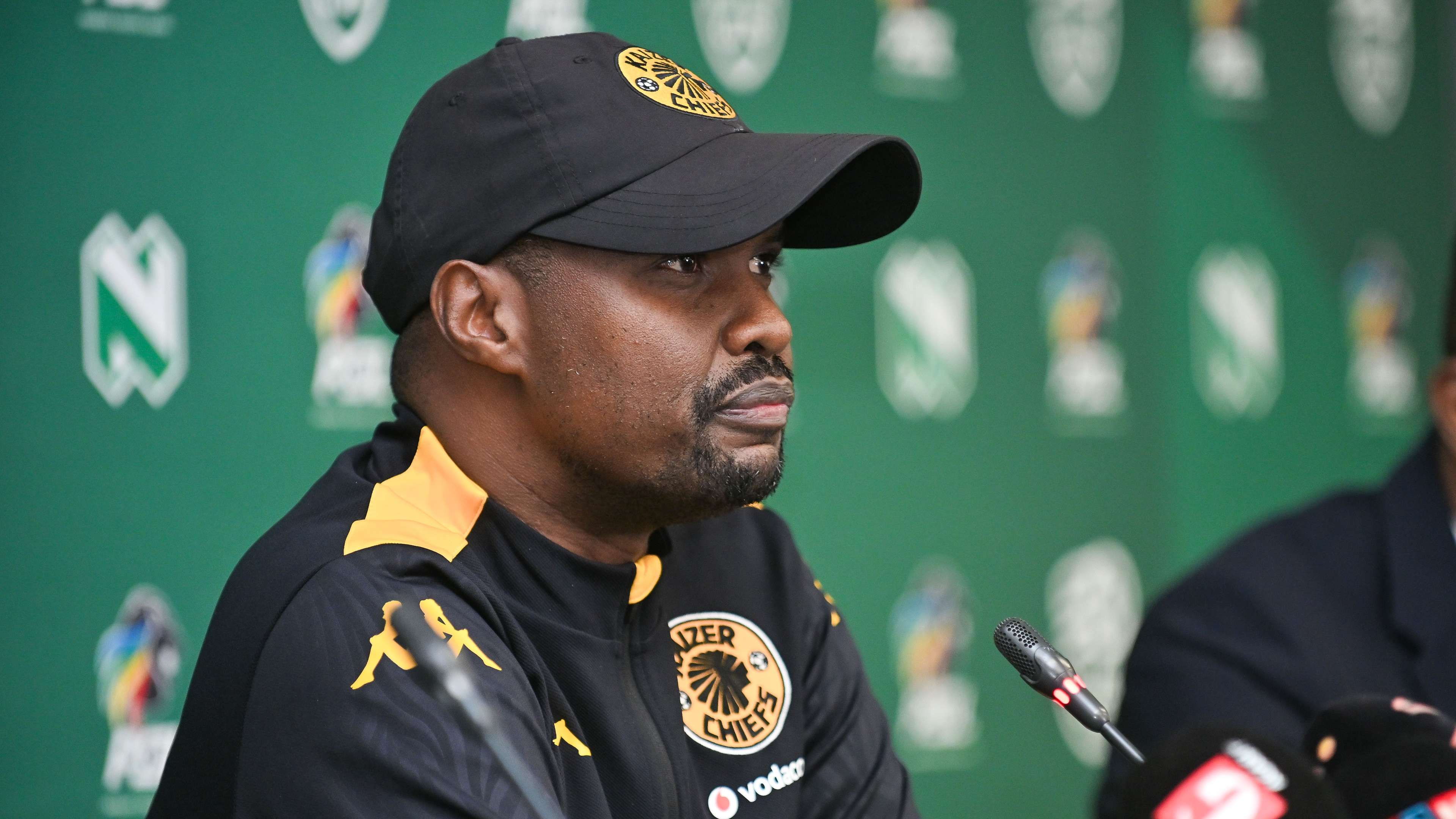 Kaizer Chiefs assistant coach Cedric Kaze defends under pressure Nabi - 'Nasreddine doesn't understand the pressure' | Goal.com South Africa