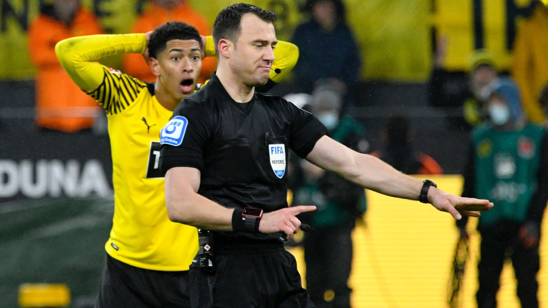 ONLY GERMANY Jude Bellingham Felix Zwayer Borussia Dortmund 2021