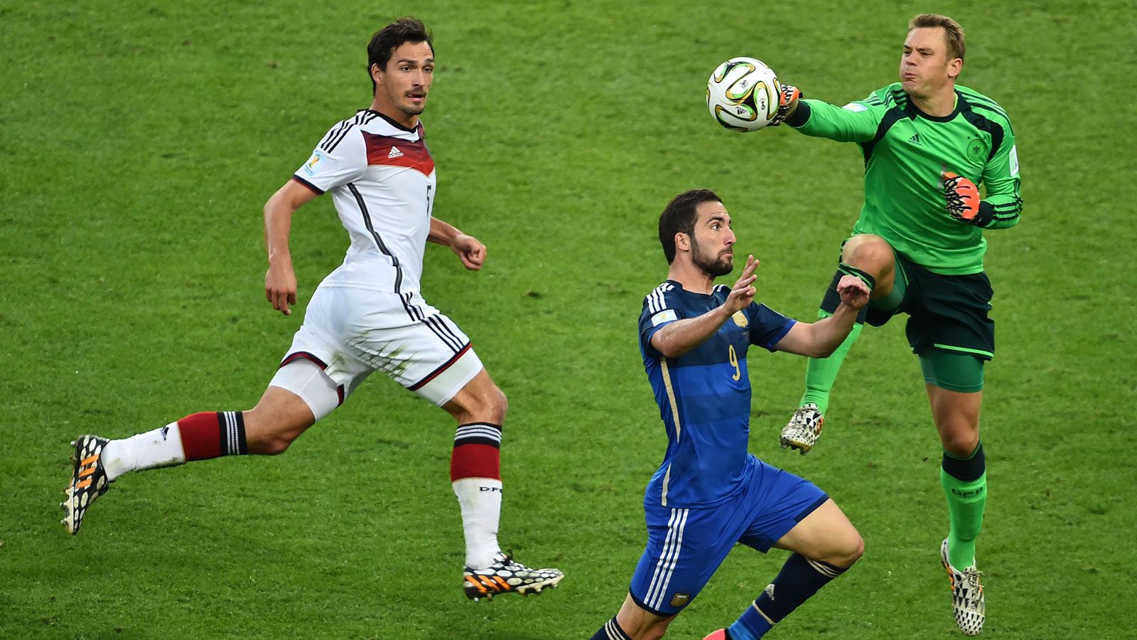 Mats Hummels, Manuel Neuer, Higuain