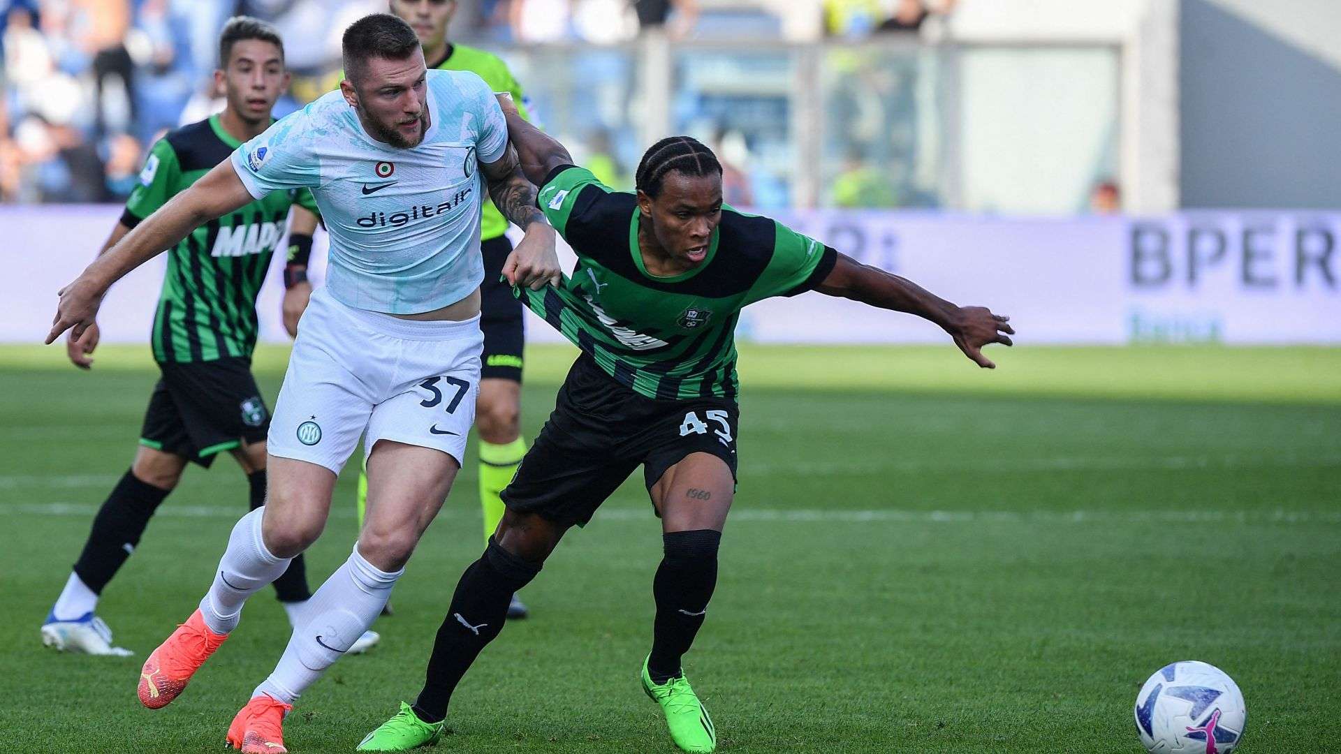 Armand Lauriente Milan Skriniar Sassuolo Inter Serie A