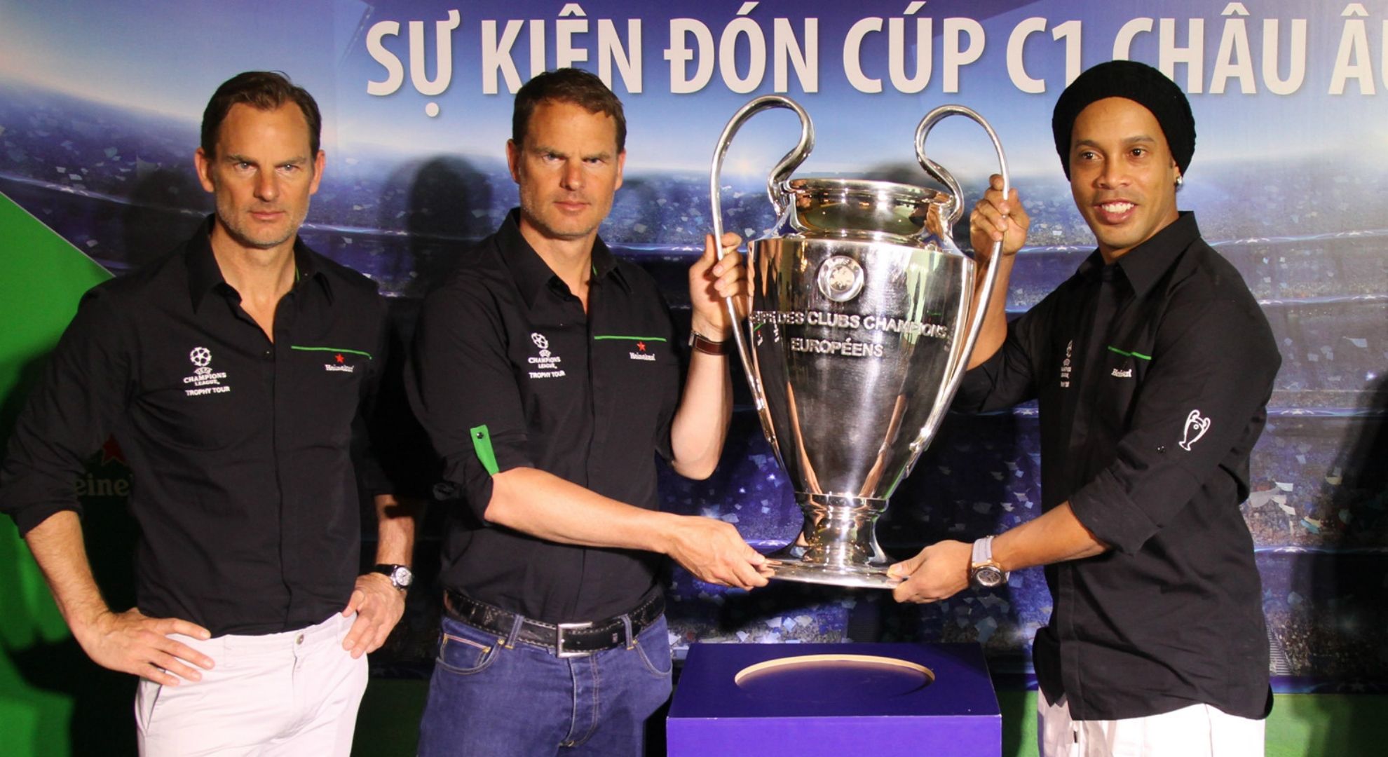 Ronald De Boer Frank De Boer Ronaldinho Vietnam