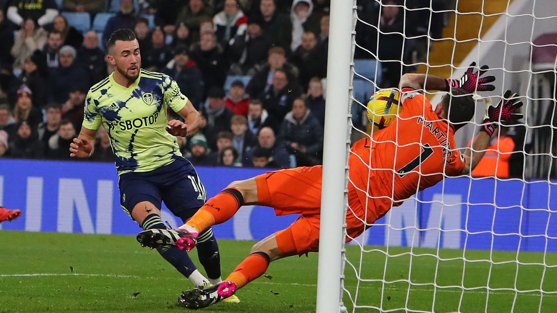 Emi Martinez Aston Villa 2022-23