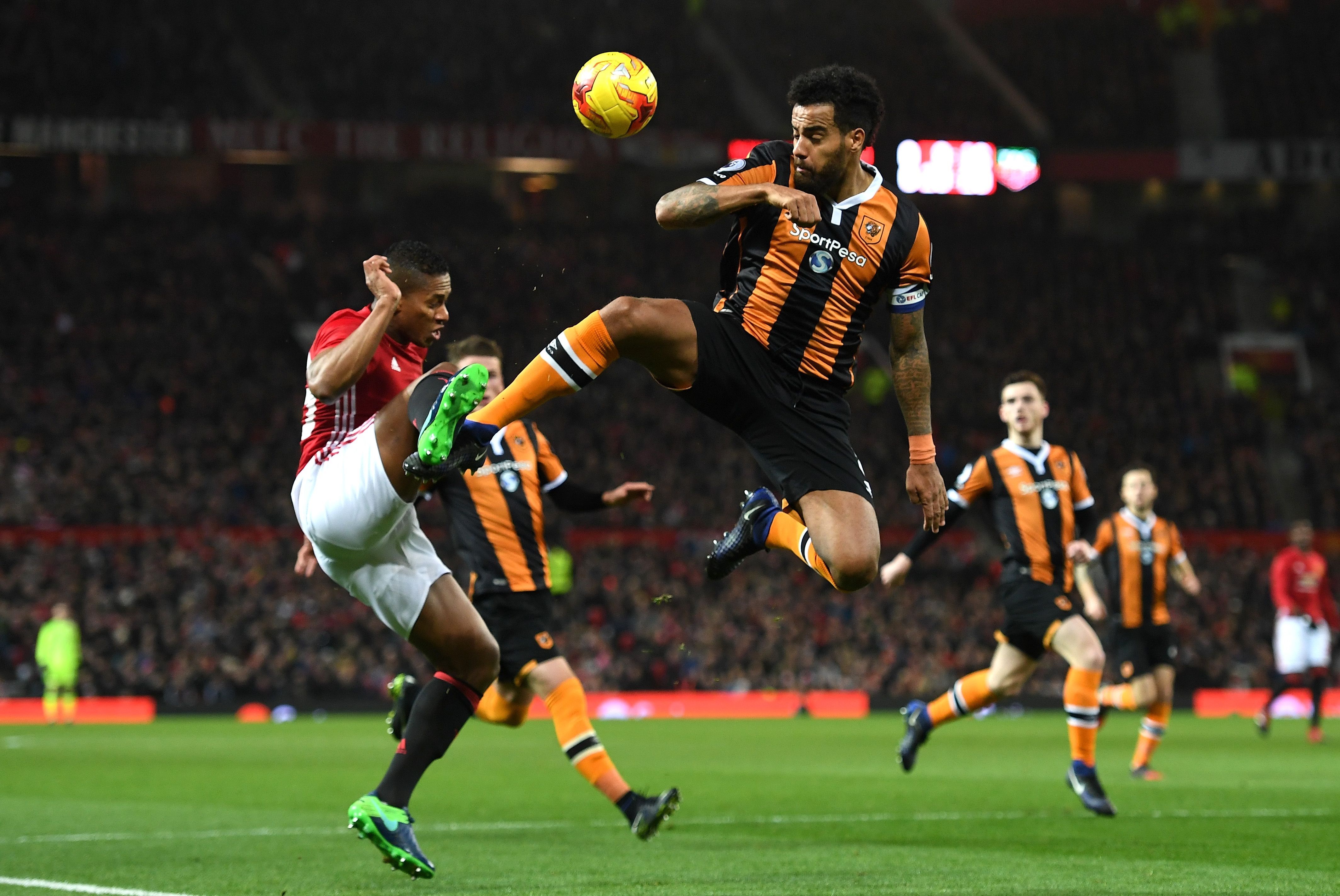 Antonio Valencia Tom Huddlestone Manchester United Hull City