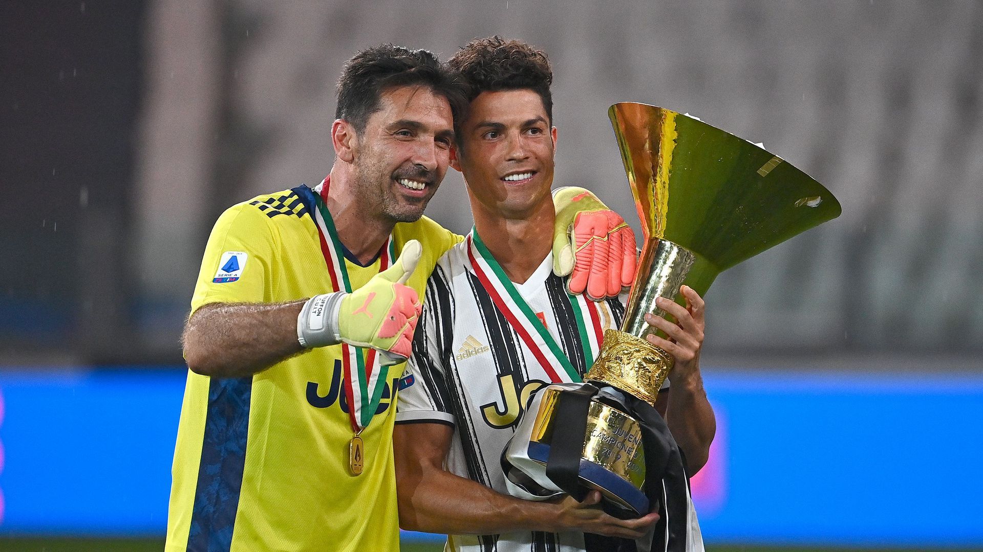 Buffon Ronaldo Juventus trophy