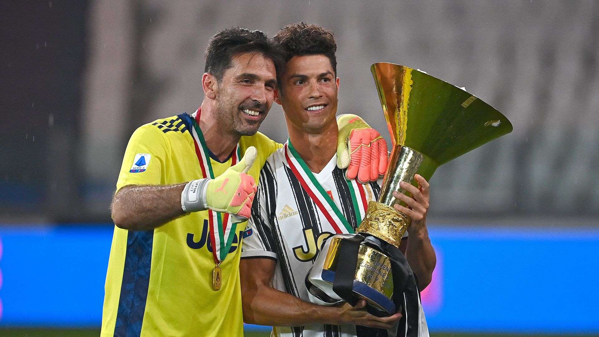 Buffon Ronaldo Juventus trophy