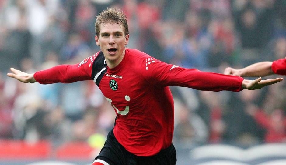 ONLY GERMANY Per Mertesacker Hannover 96