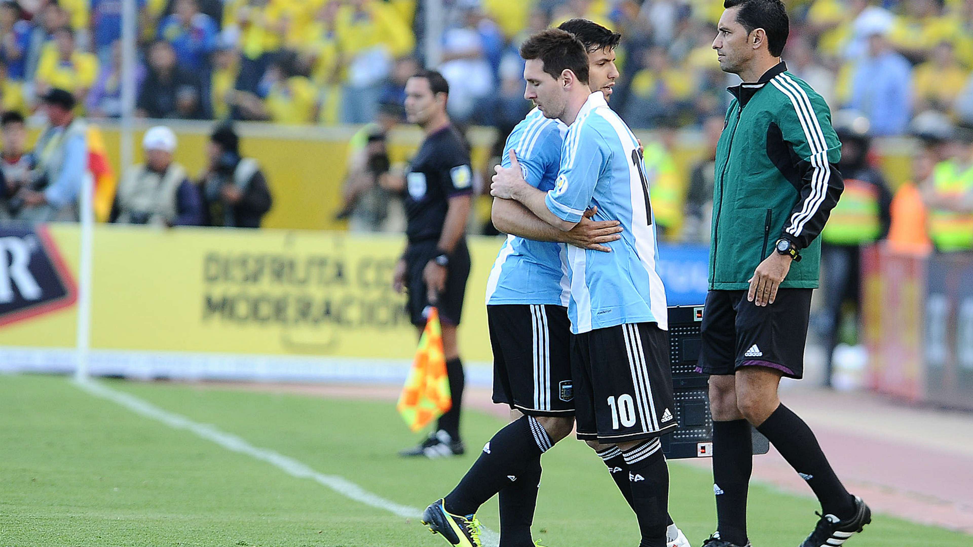 Lionel Messi Sergio Aguero Ecuador Argentina Eliminatorias 2013