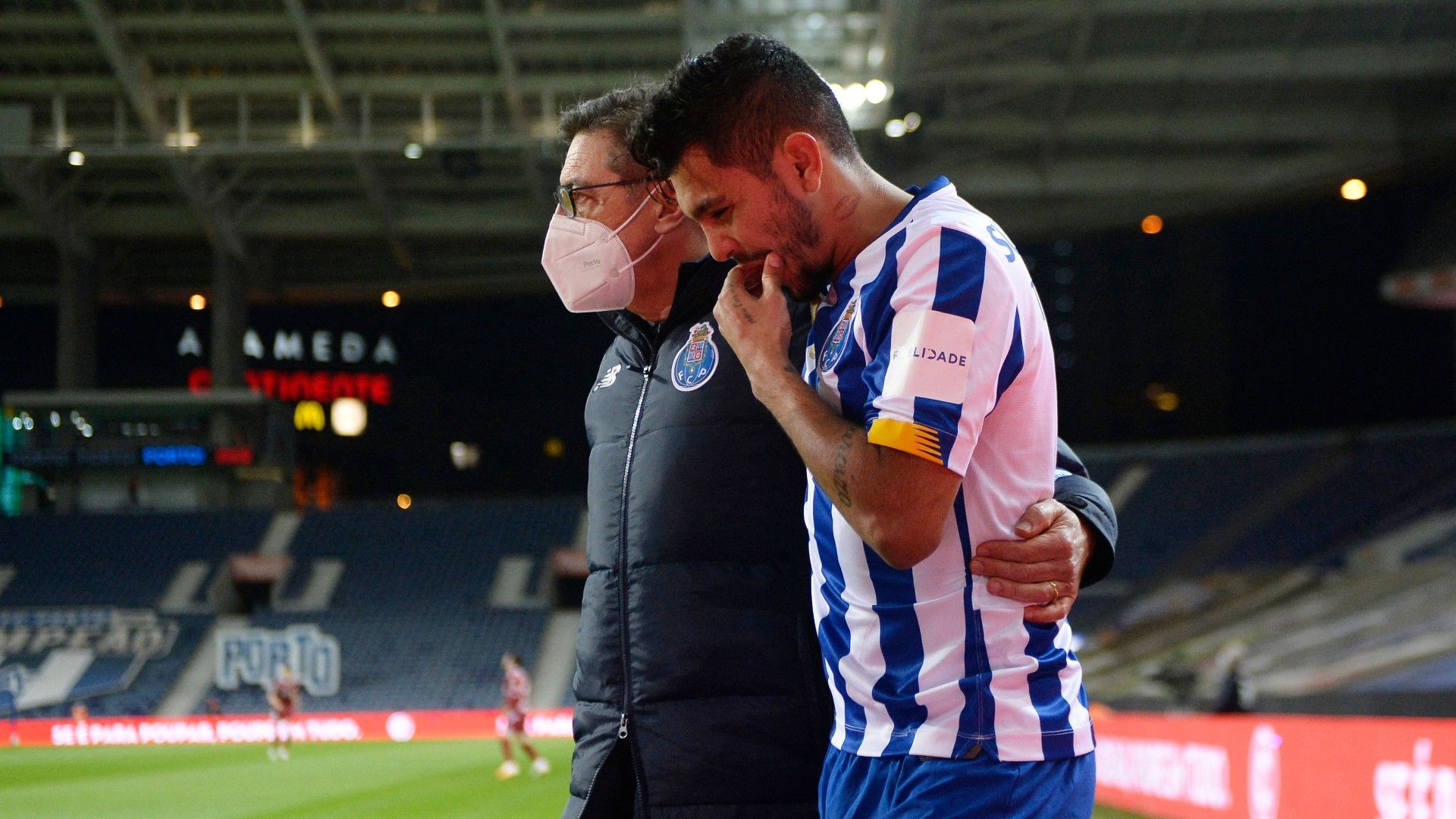 Tecatito Corona Porto 010521