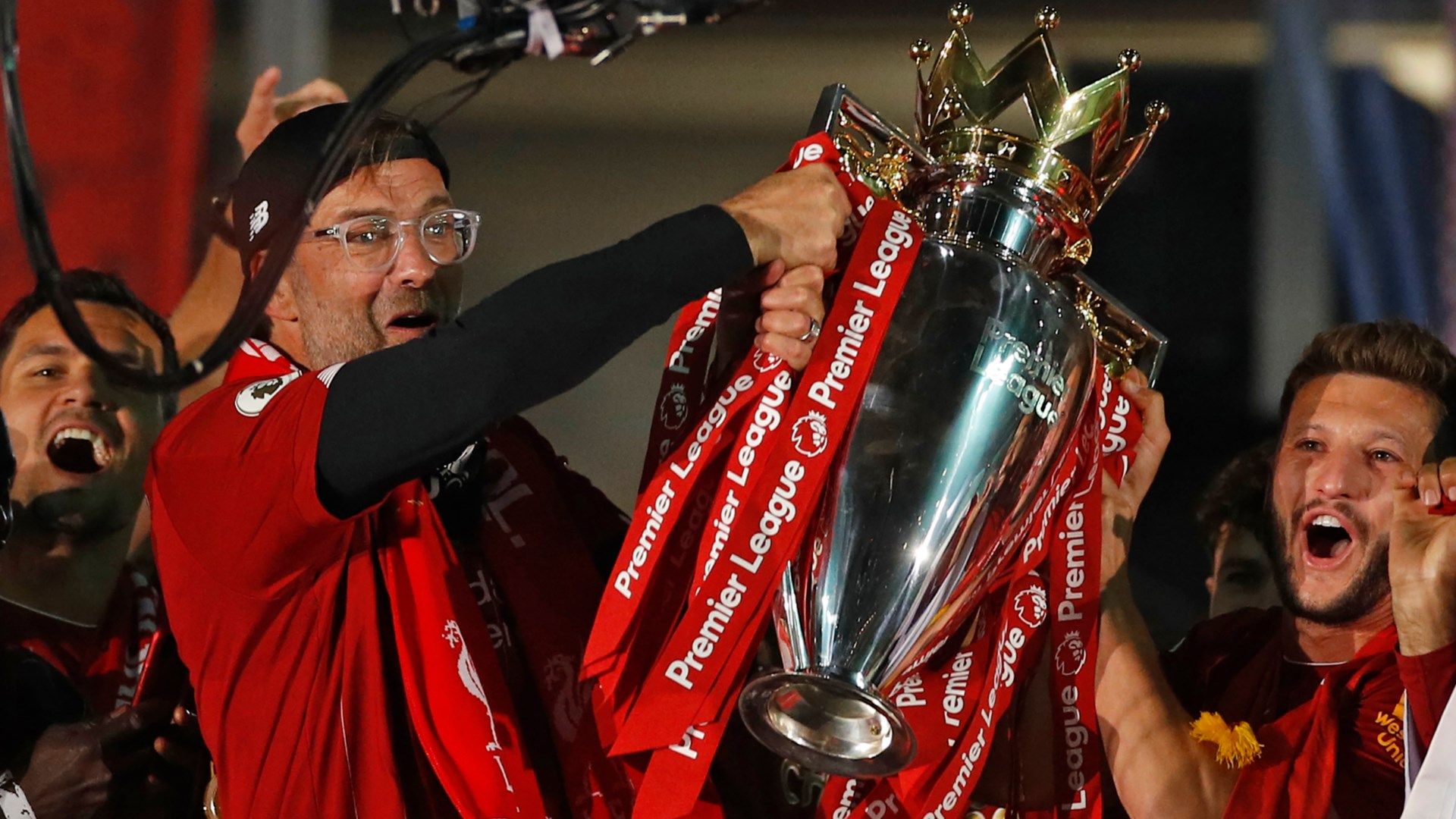 Jurgen Klopp Premier League trophy 2019-20