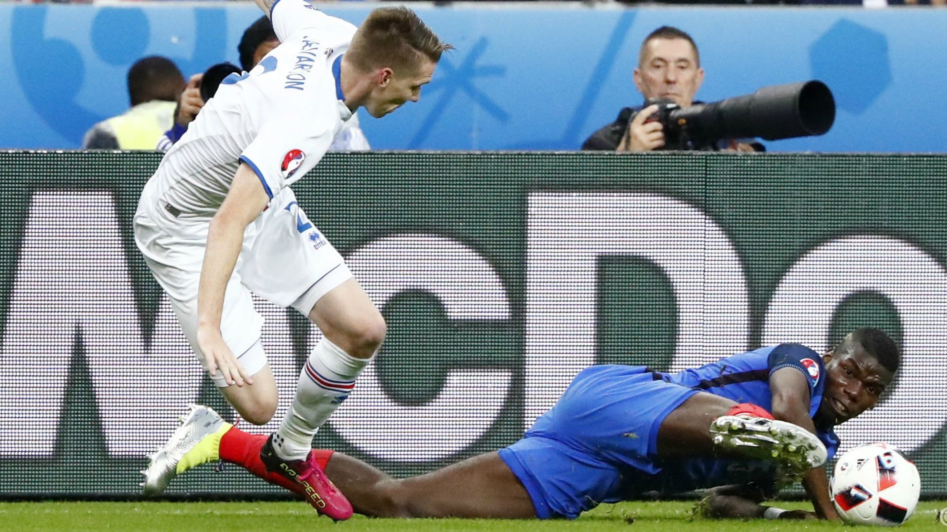 Sigurdsson Pogba France Iceland Euro 2016 QF 07032016