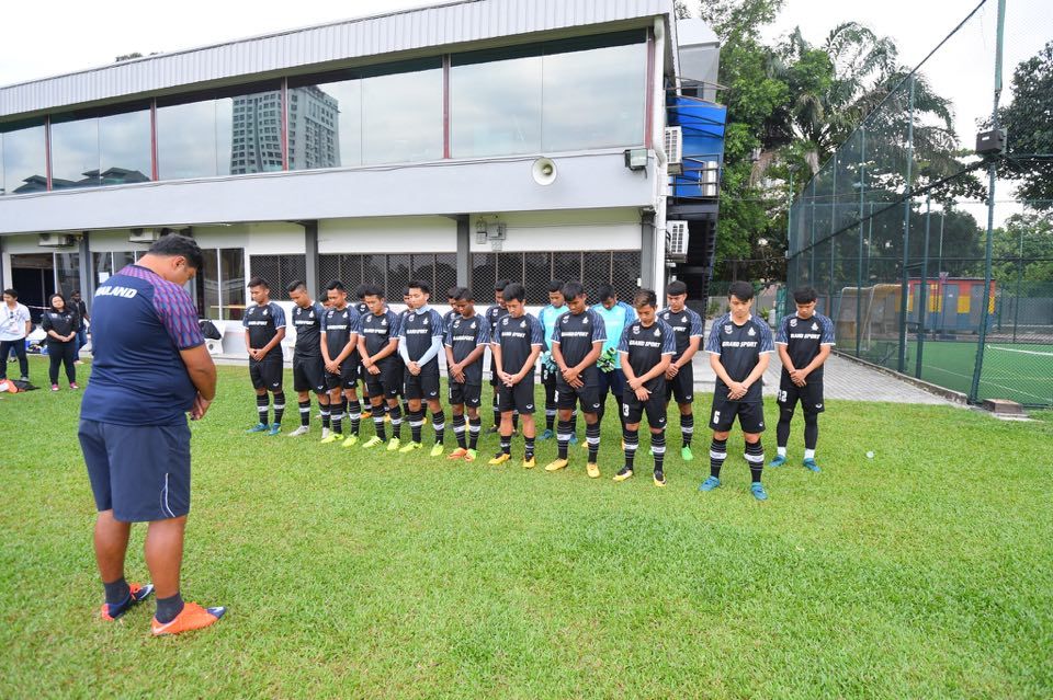 ทีมชาติไทย ยืนไว้อาลัย