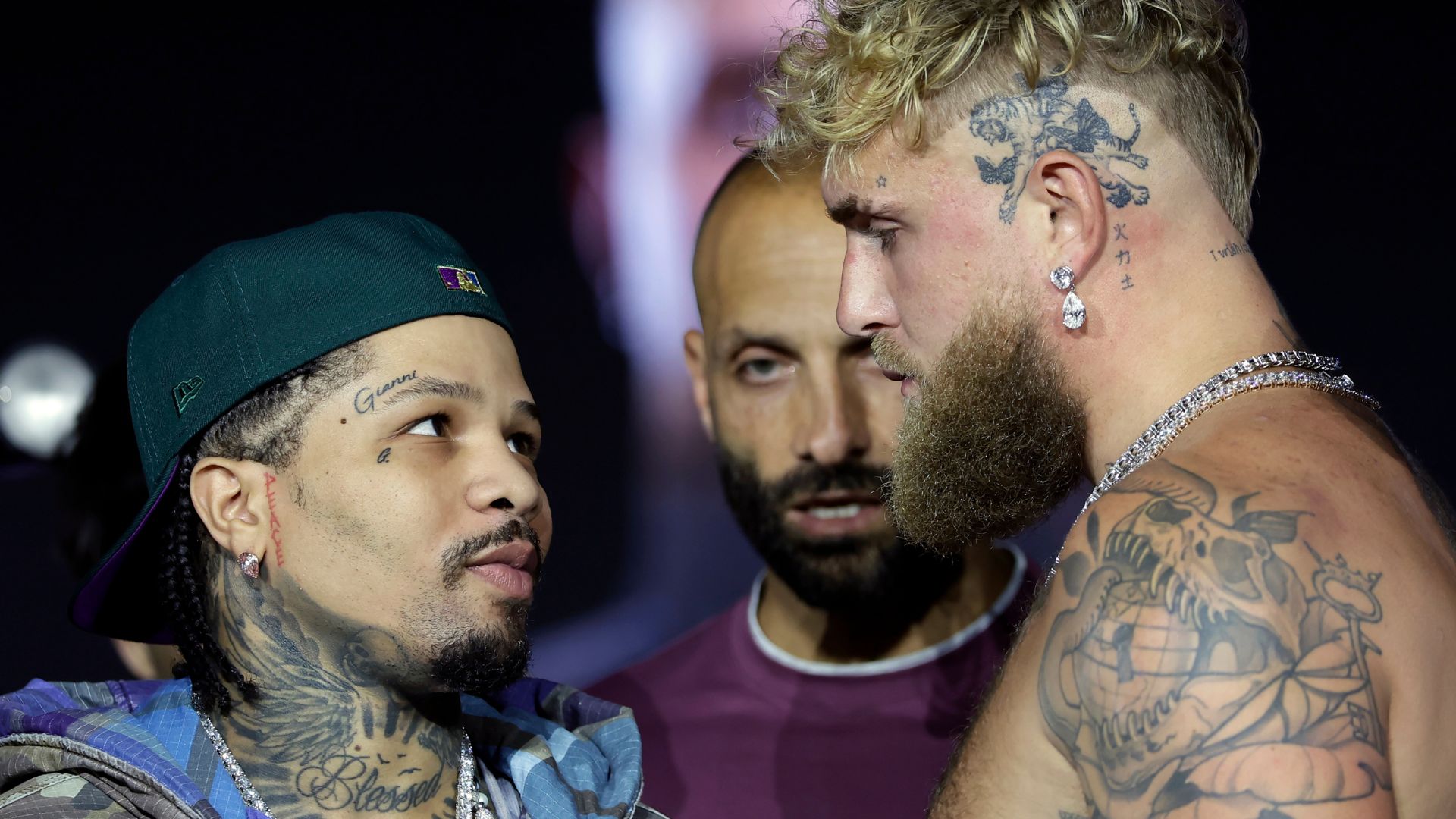 ake Paul (R) faces off with Gervonta 'Tank" Davis