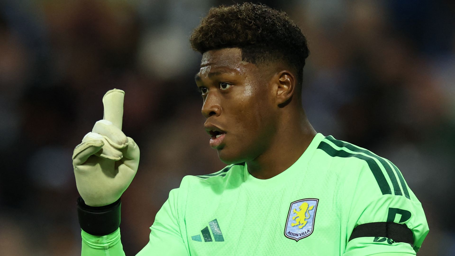 Zion Suzuki Aston Villa 2026-27