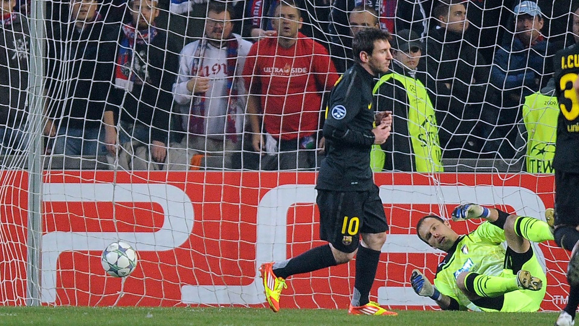 Lionel Messi Barcelona 200th Barca goal v Plzen Nov 2011