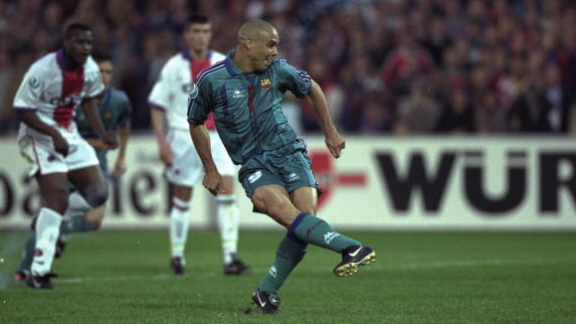 Ronaldo Barcelona PSG Recopa 1997 05141997