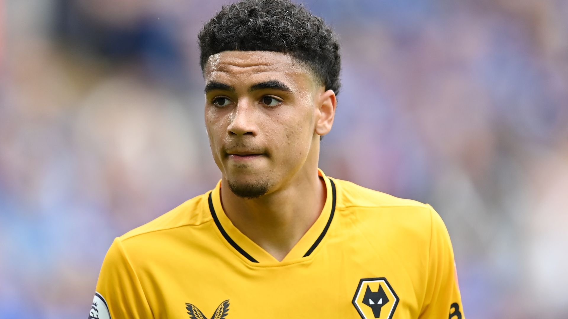 Ki-Jana Hoever Wolves 2021-22