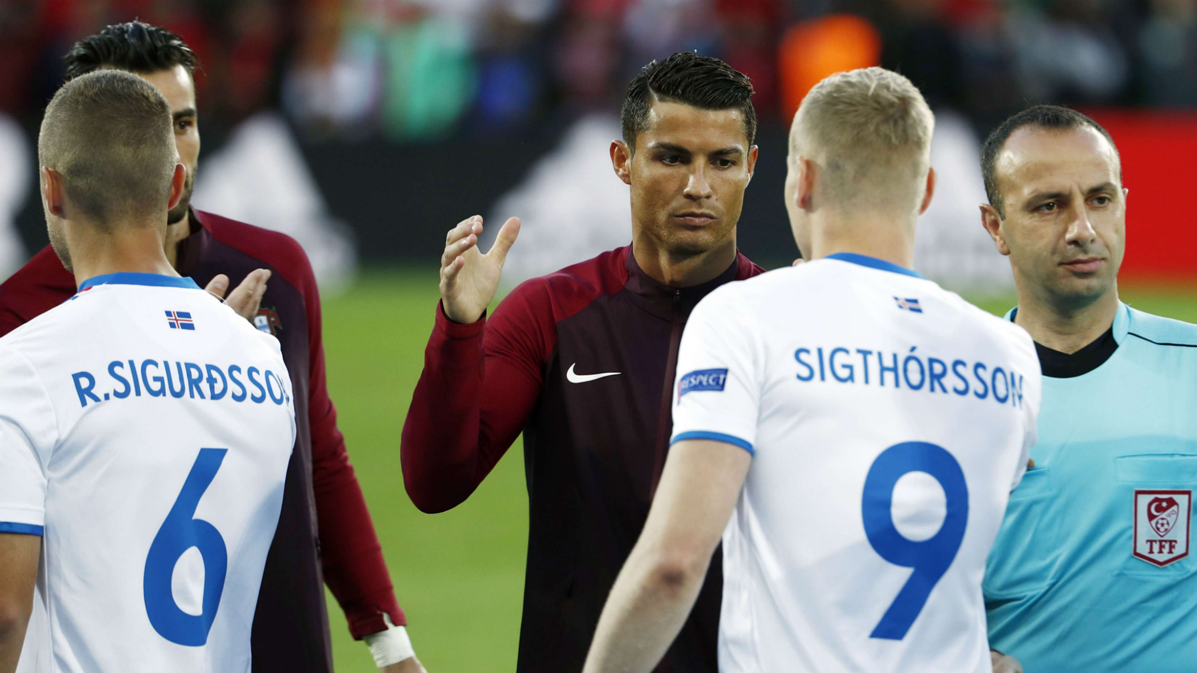 Cristiano Ronaldo Kolbeinn Sigthorsson Portugal Iceland Euro 2016