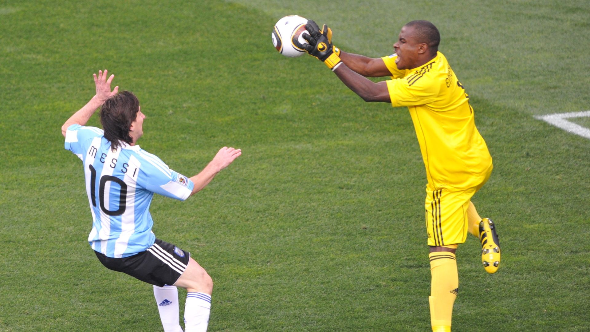 Vincent Enyeama and Lionel Messi, Nigeria vs Argentina, 2010 World Cup