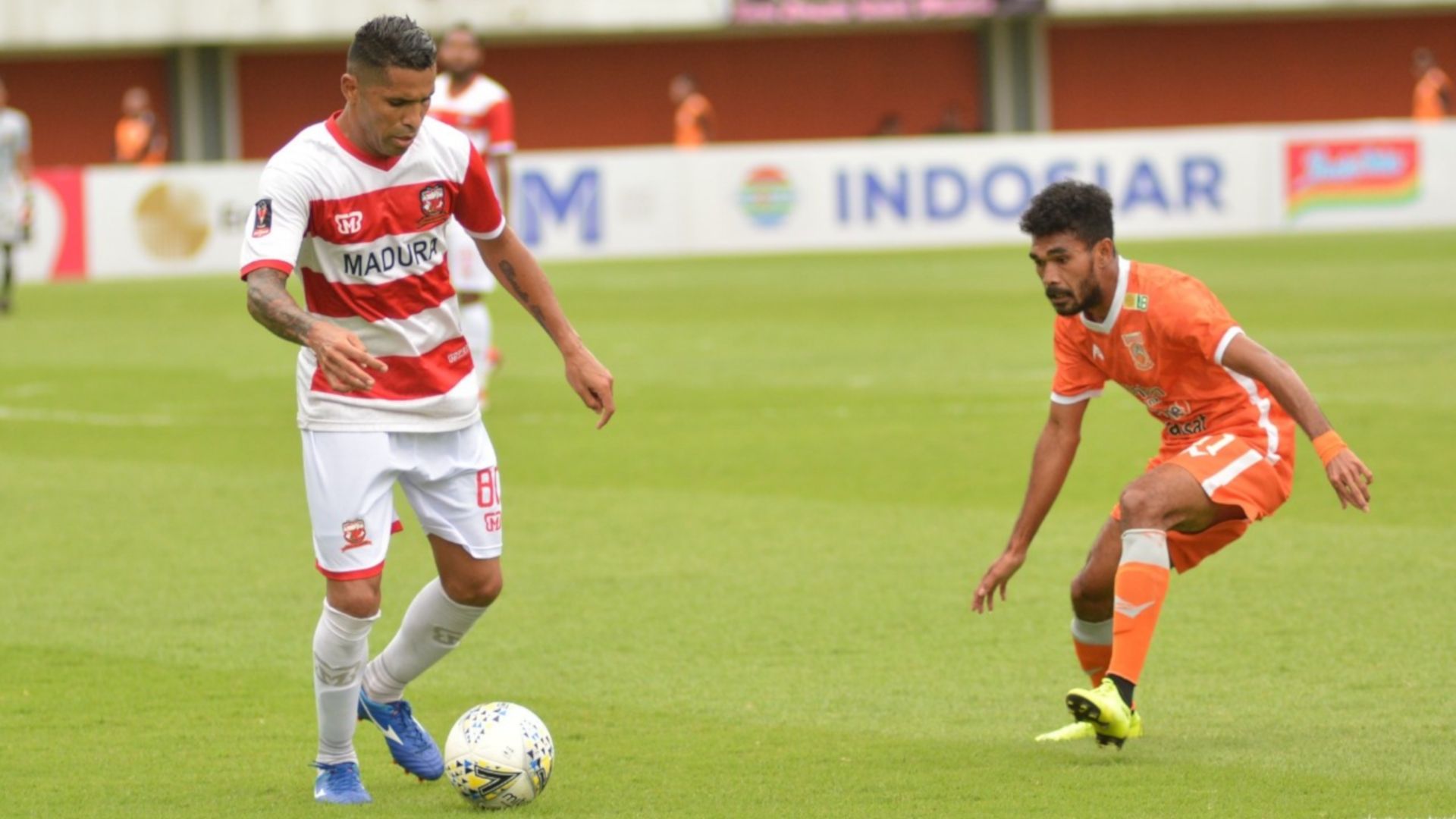 Alberto Goncalves - Madura United & Rifal Lastori - Borneo FC