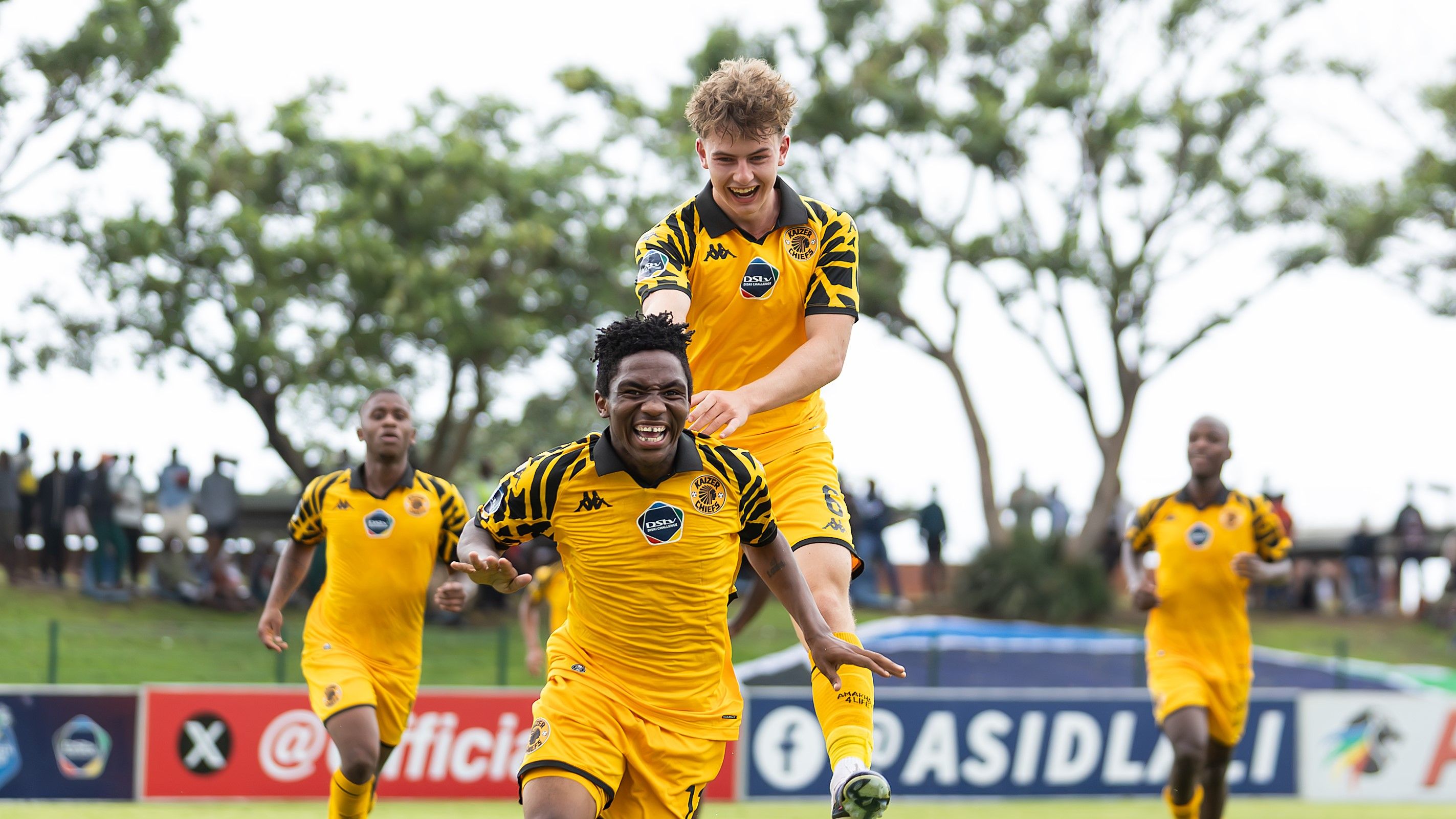 Ten-man Kaizer Chiefs stun Orlando Pirates as Amakhosi register season ...