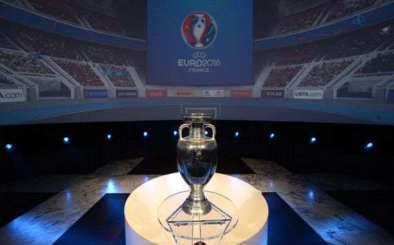 European Championship trophy Euro 2016 trophy Henri Delaunay